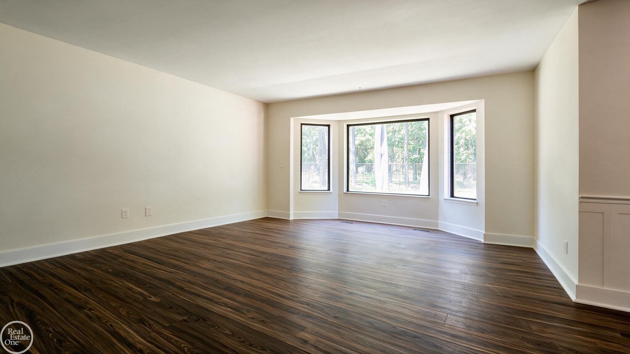 5th image of 11343 Common Rd, Warren City Macomb, MI 48093 | MLS# 58050217878