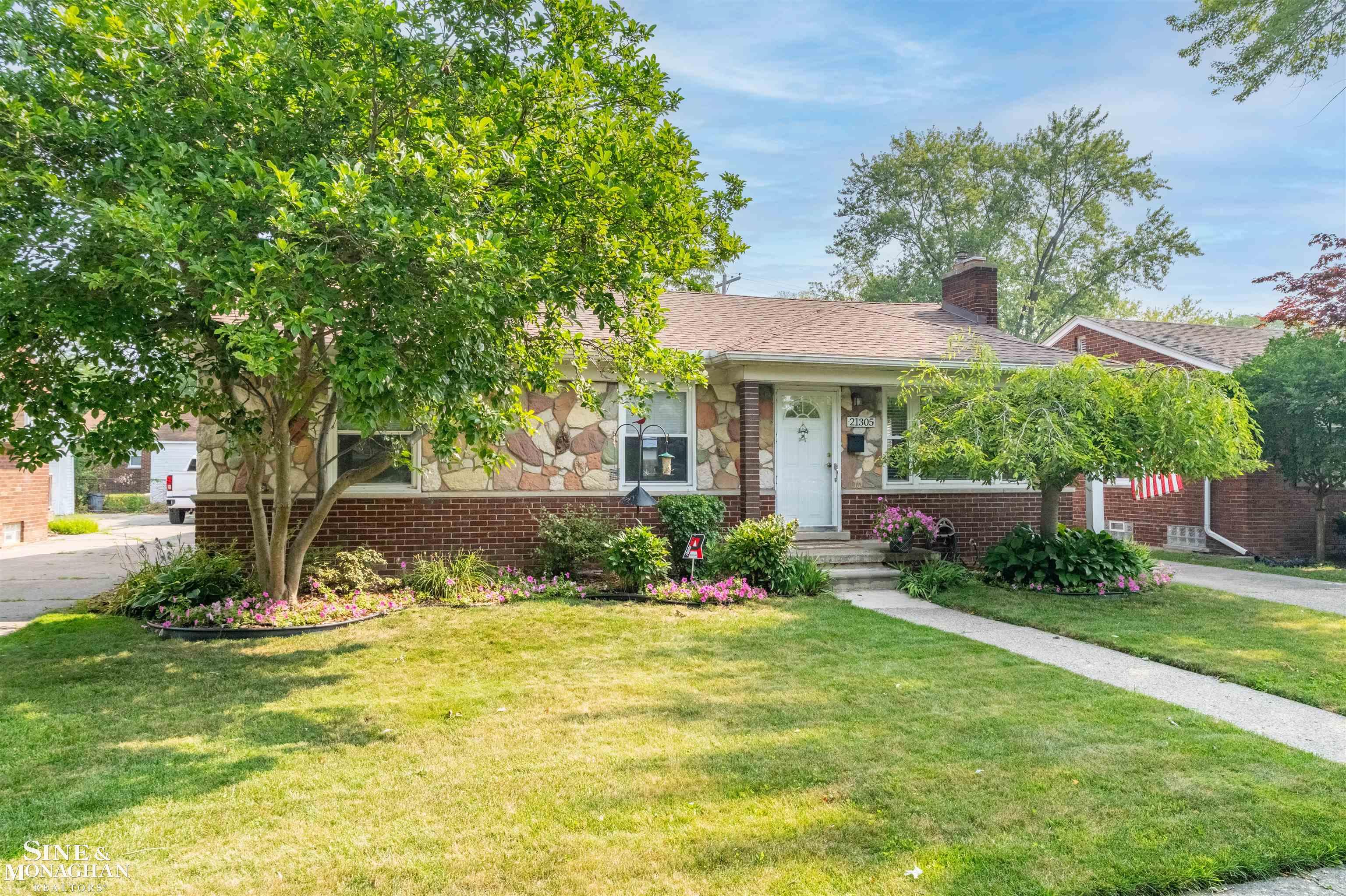 3rd image of 21305 Prestwick Ave, Harper Woods, MI 48225 | MLS# 58050217894