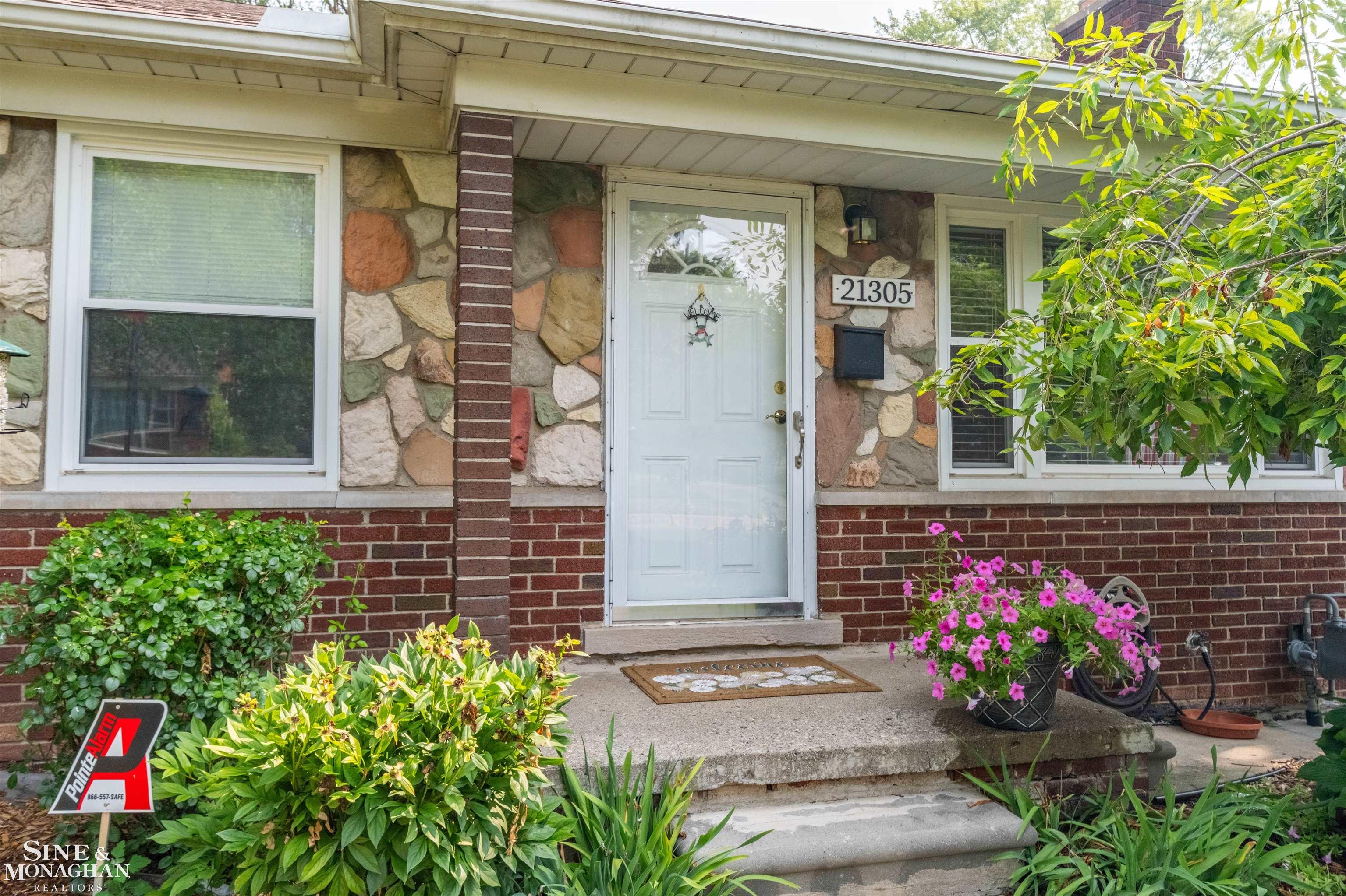 4th image of 21305 Prestwick Ave, Harper Woods, MI 48225 | MLS# 58050217894