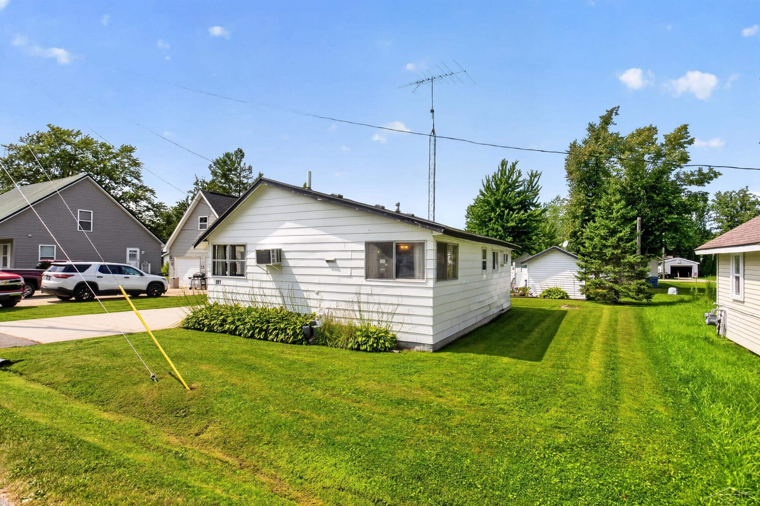 image of 121 Sandpiper Ave, Houghton Lake, MI 48629 | MLS# 50217901