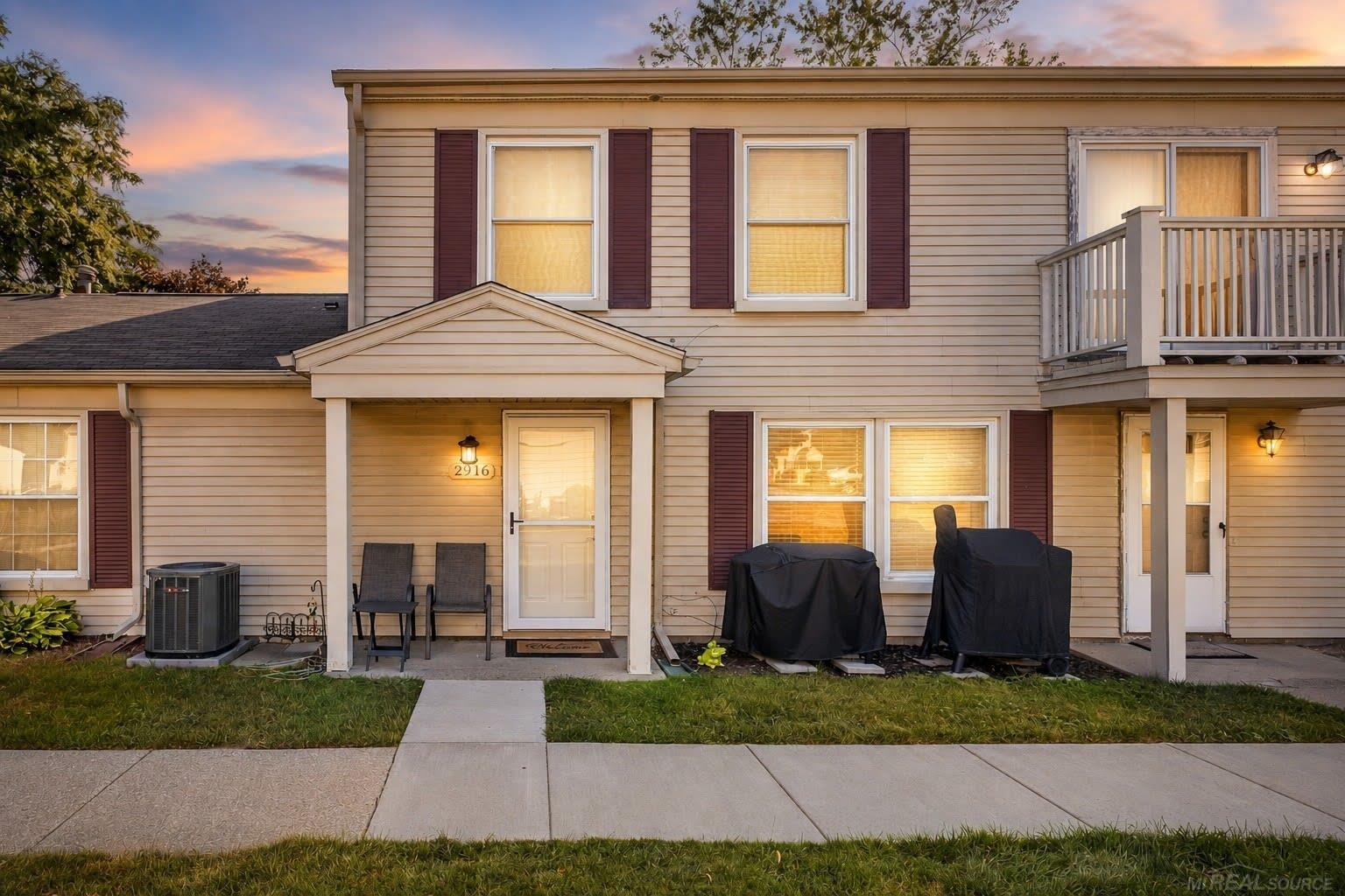 2916 Meadowbrook Court