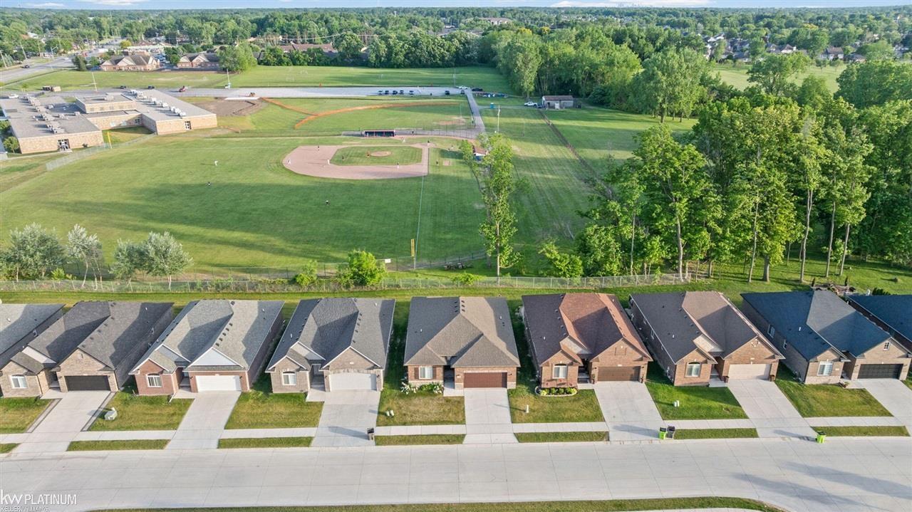 Listing Photo 5 - Condo for sale in building located at 15300 Eton Pointe Dr, Clinton Township, MI 48035