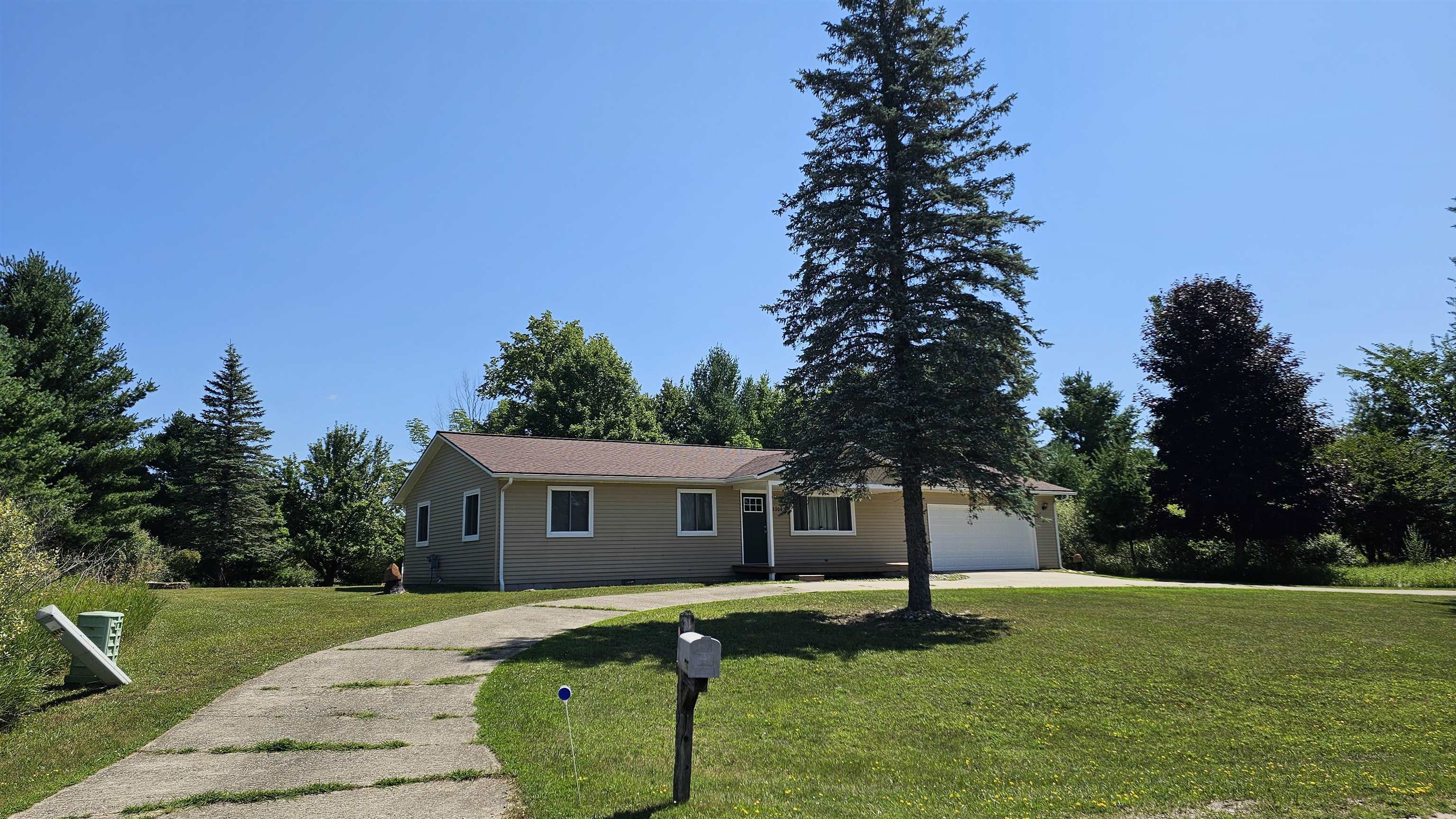 2nd image of 5304 Worchester Wy, Gladwin, MI 48624 | MLS# 50217972