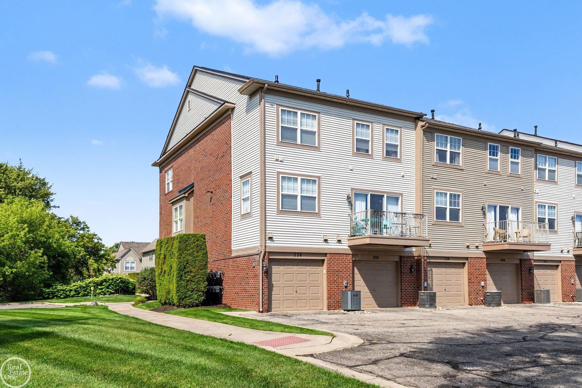 Listing Photo 2 - Condo for sale in building located at 228 Wright St, Wixom, MI 48393