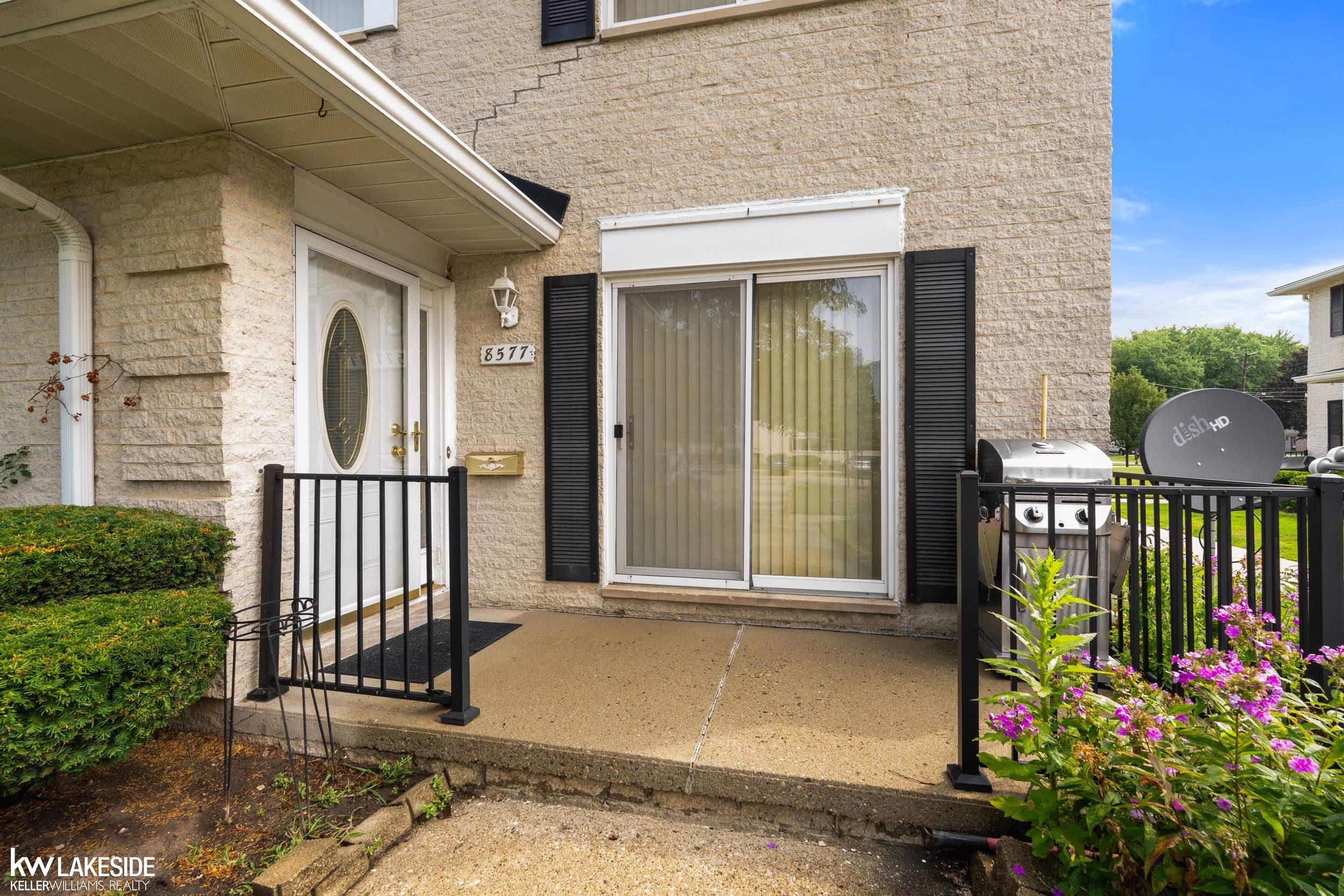 4th image of 8577 Hampshire Dr, Sterling Heights, MI 48313 | MLS# 58050218115