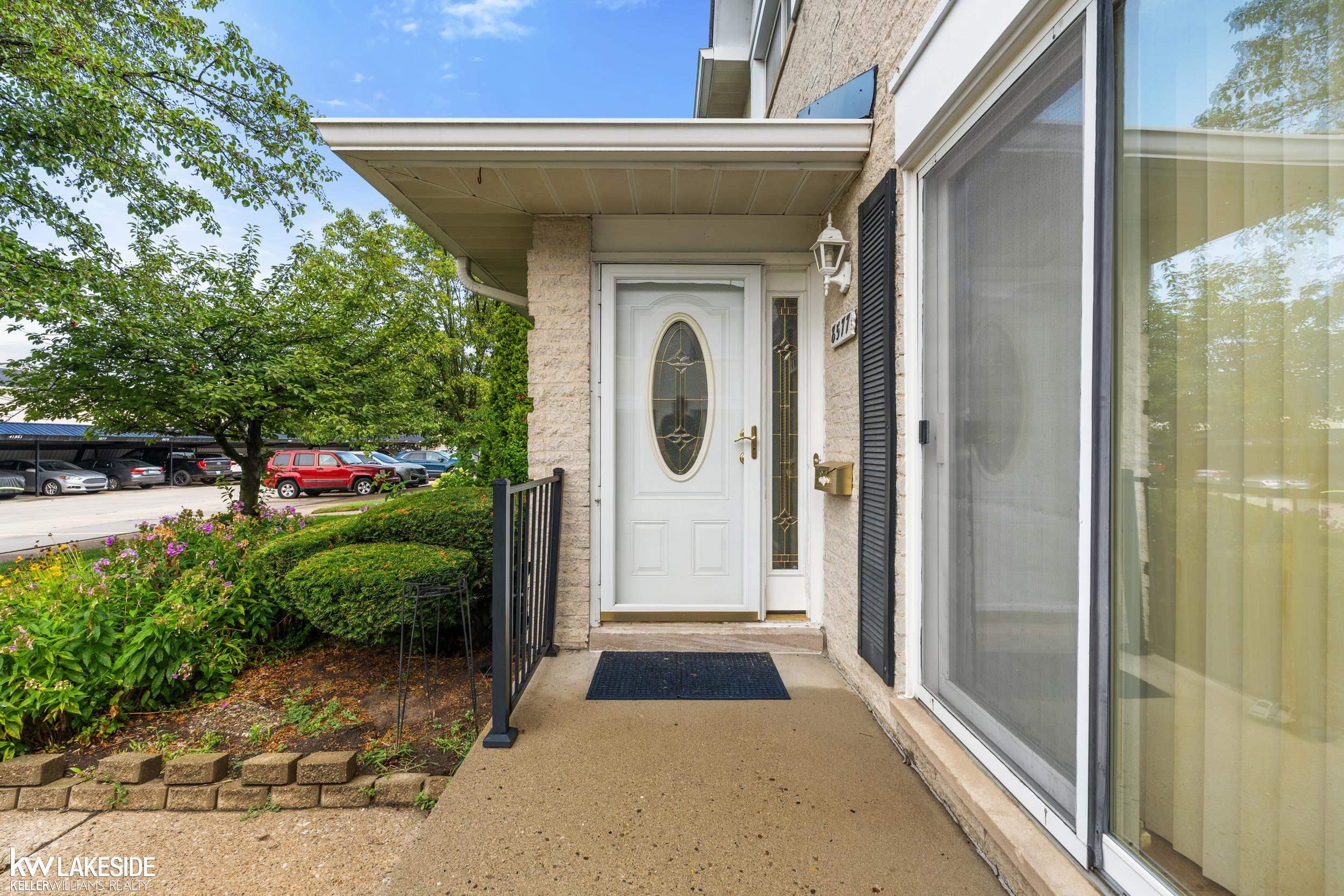 5th image of 8577 Hampshire Dr, Sterling Heights, MI 48313 | MLS# 58050218115