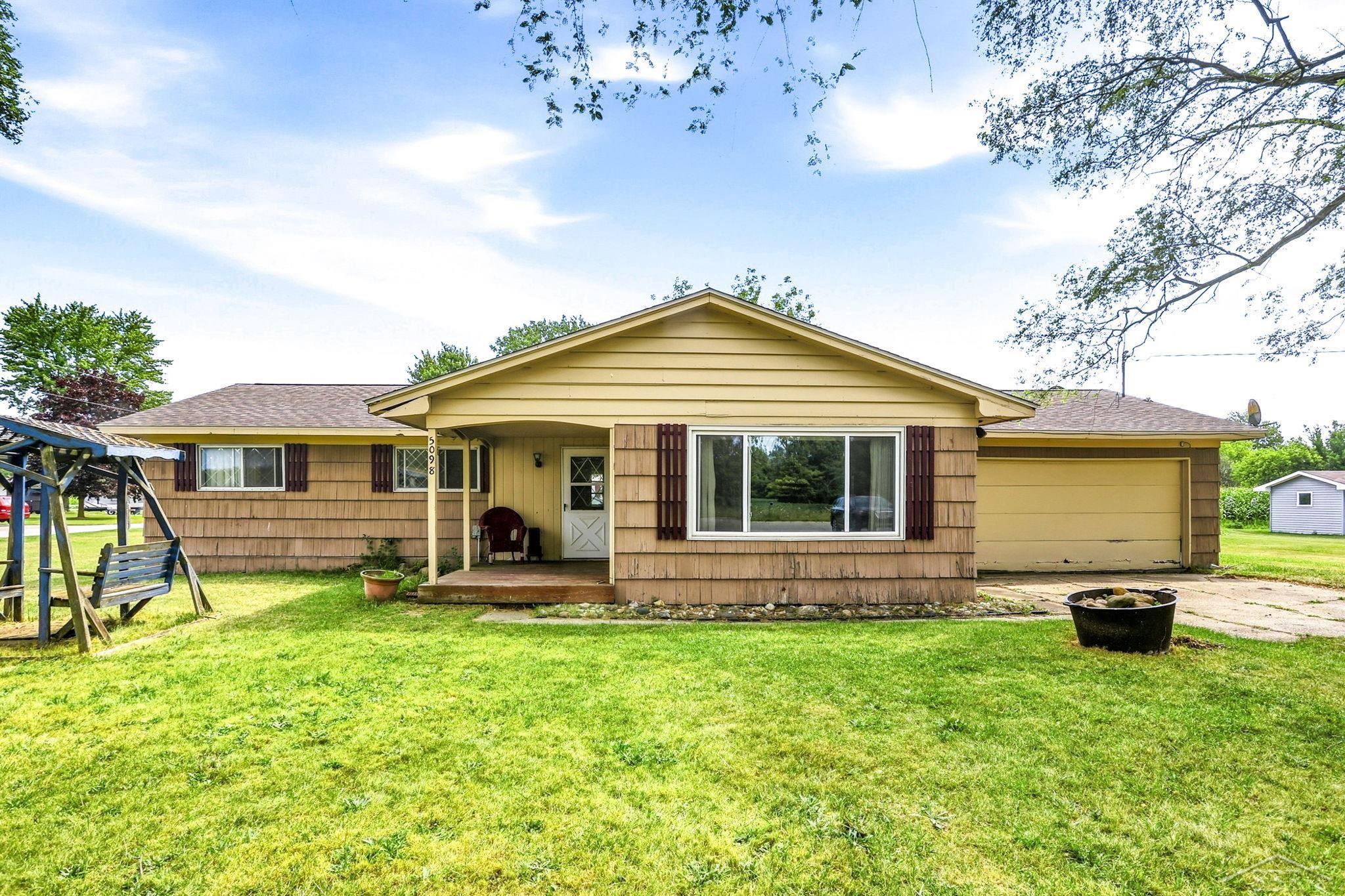 1st image of 5098 S Venoy Rd, Saginaw, MI 48604 | MLS# 61050218136
