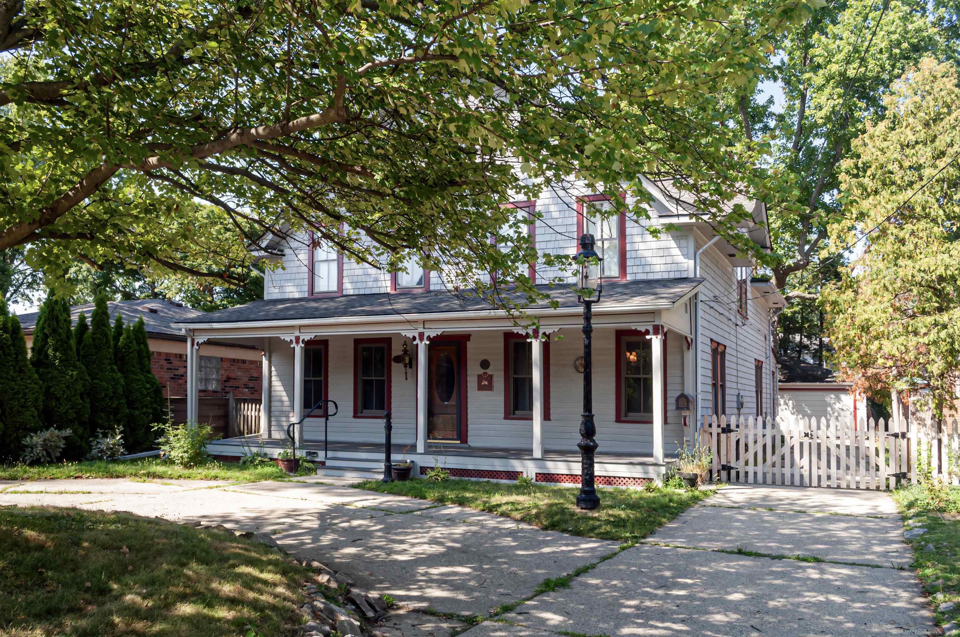 3rd image of 194 Moross Rd, Grosse Pointe Farms, MI 48236 | MLS# 50218137