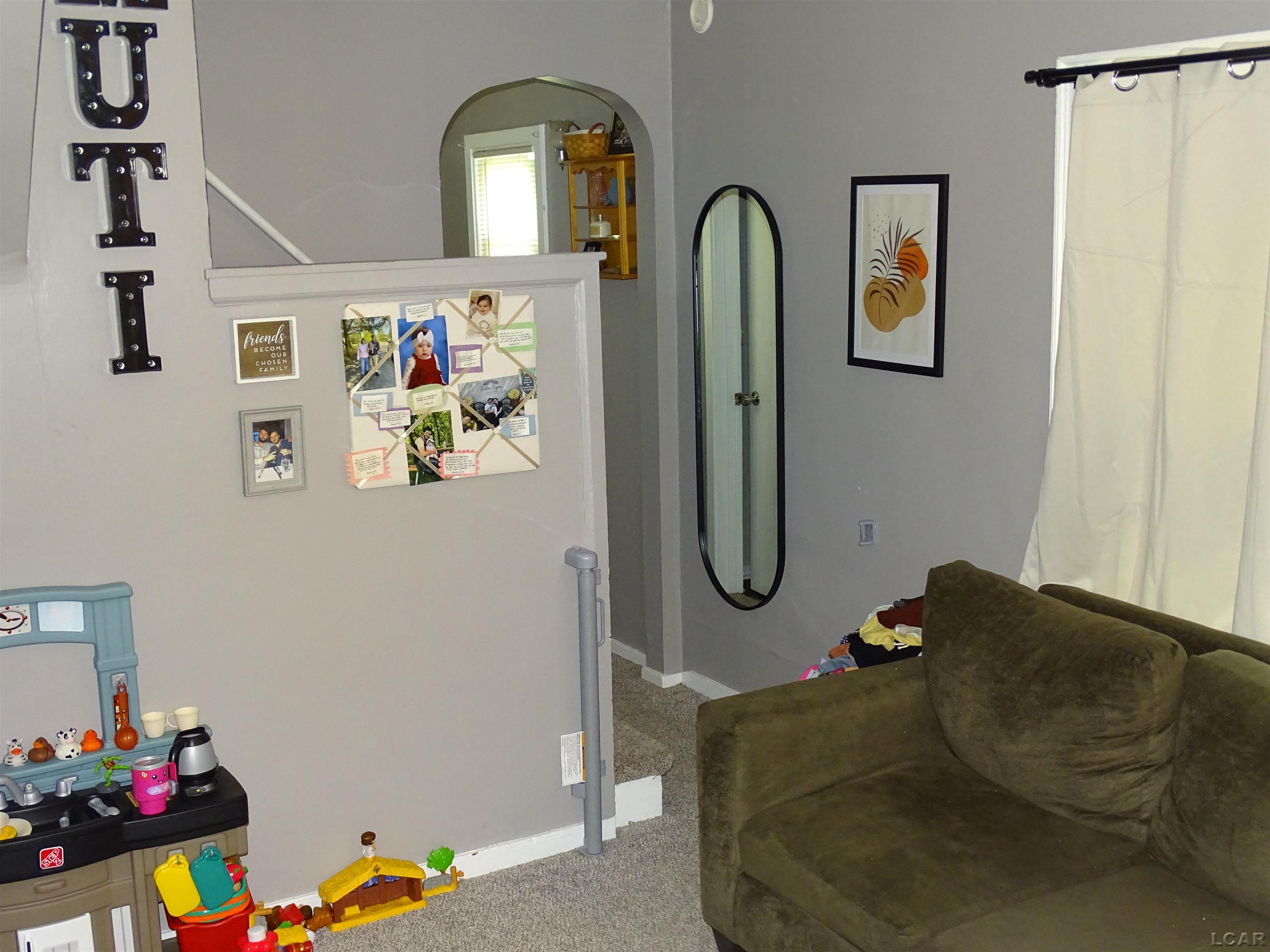 Photo 4 of Single family home for sale at 110 Berry St, Jackson, MI 49203 | MLS# 56050218151 | Listing updated on 2026-10-07