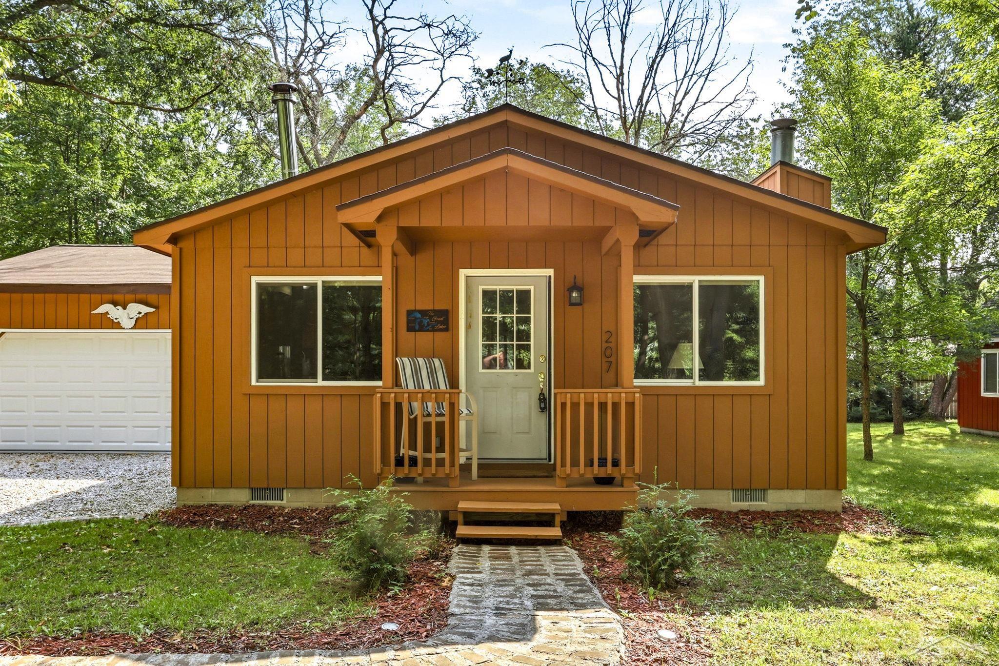 2nd image of 207 Butterfield Ln, Houghton Lake, MI 48629 | MLS# 61050218155