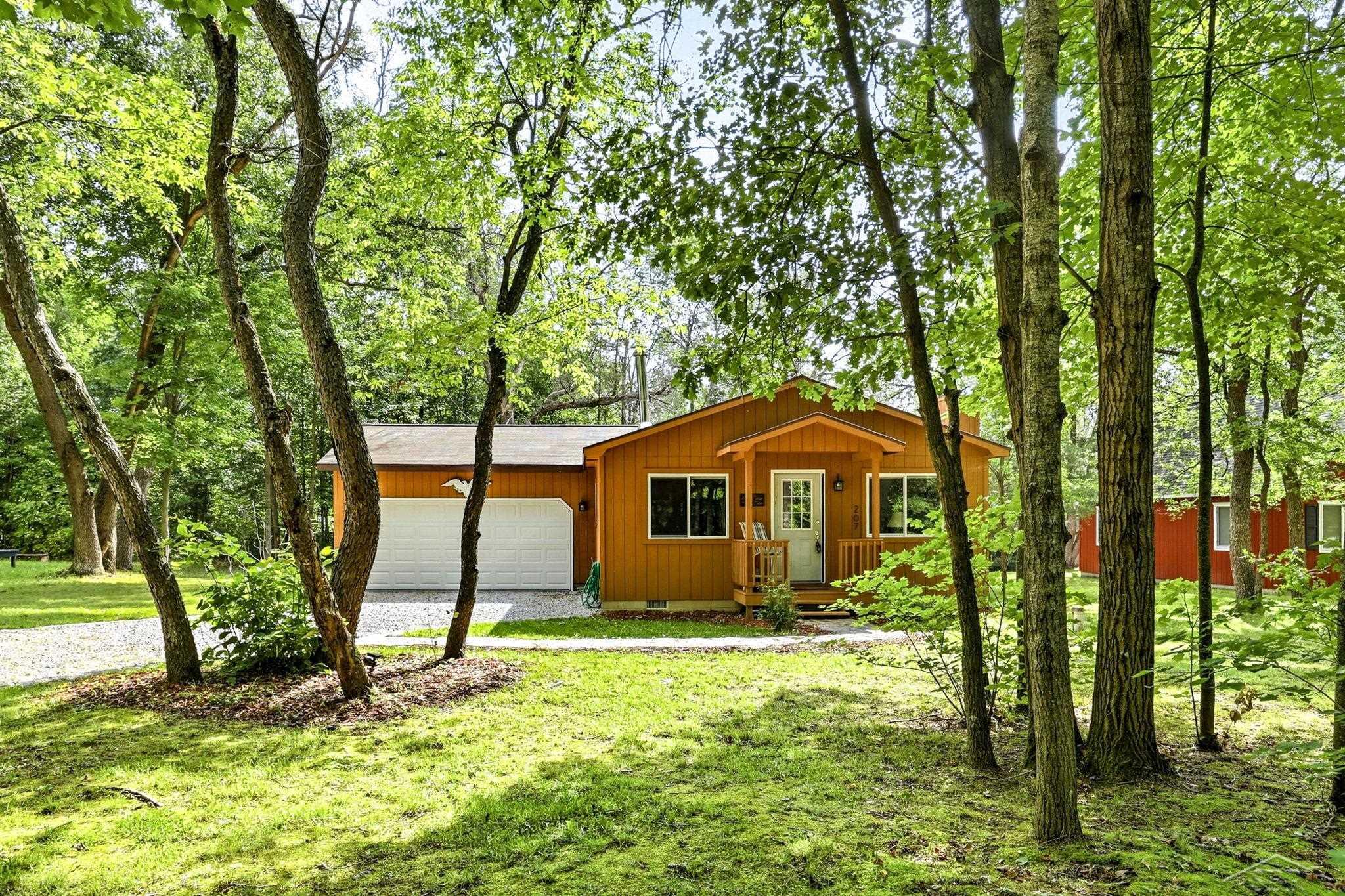3rd image of 207 Butterfield Ln, Houghton Lake, MI 48629 | MLS# 50218155