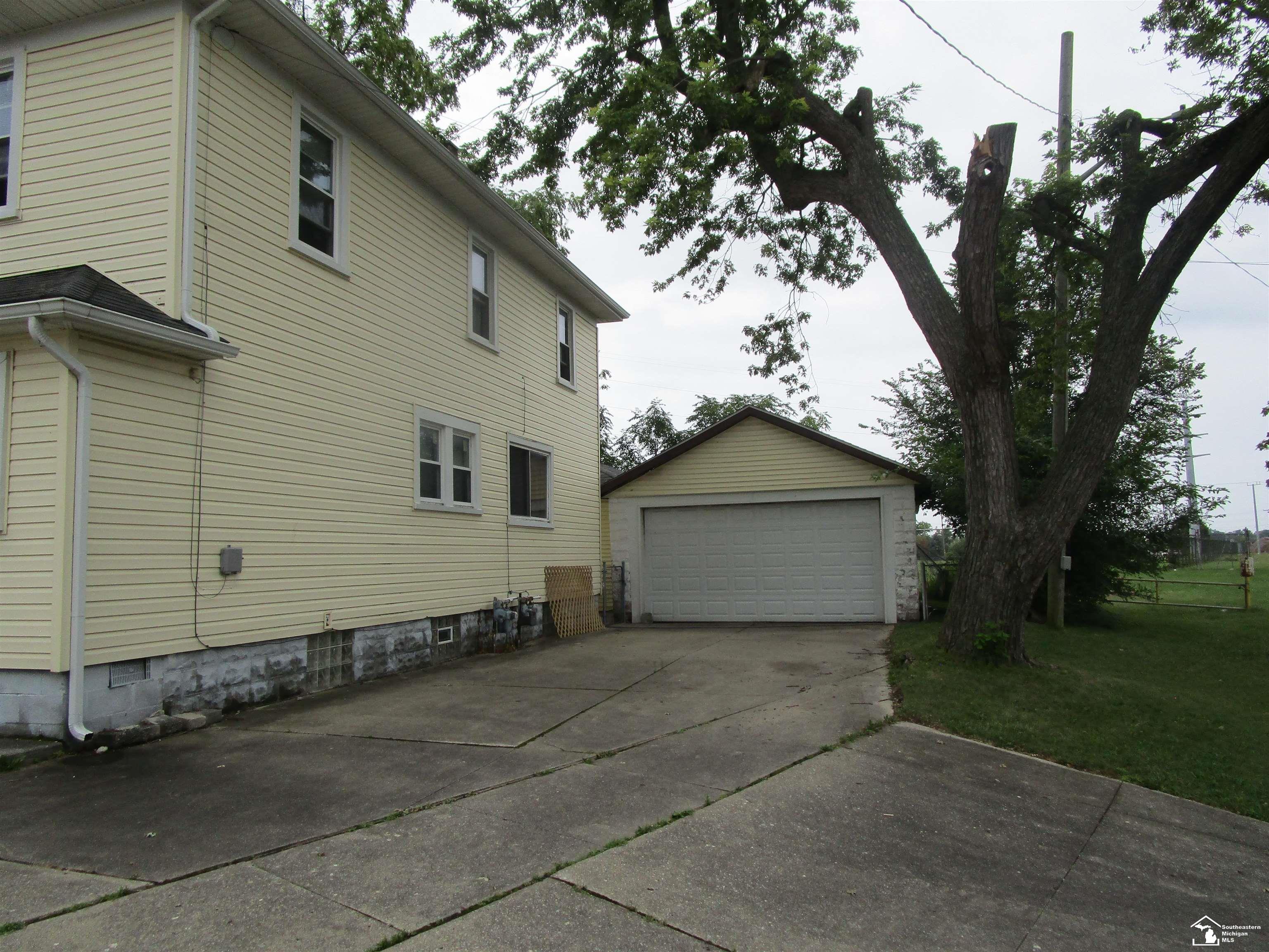 5th image of 724 Laplaisance Rd, Monroe, MI 48161 | MLS# 57050218201