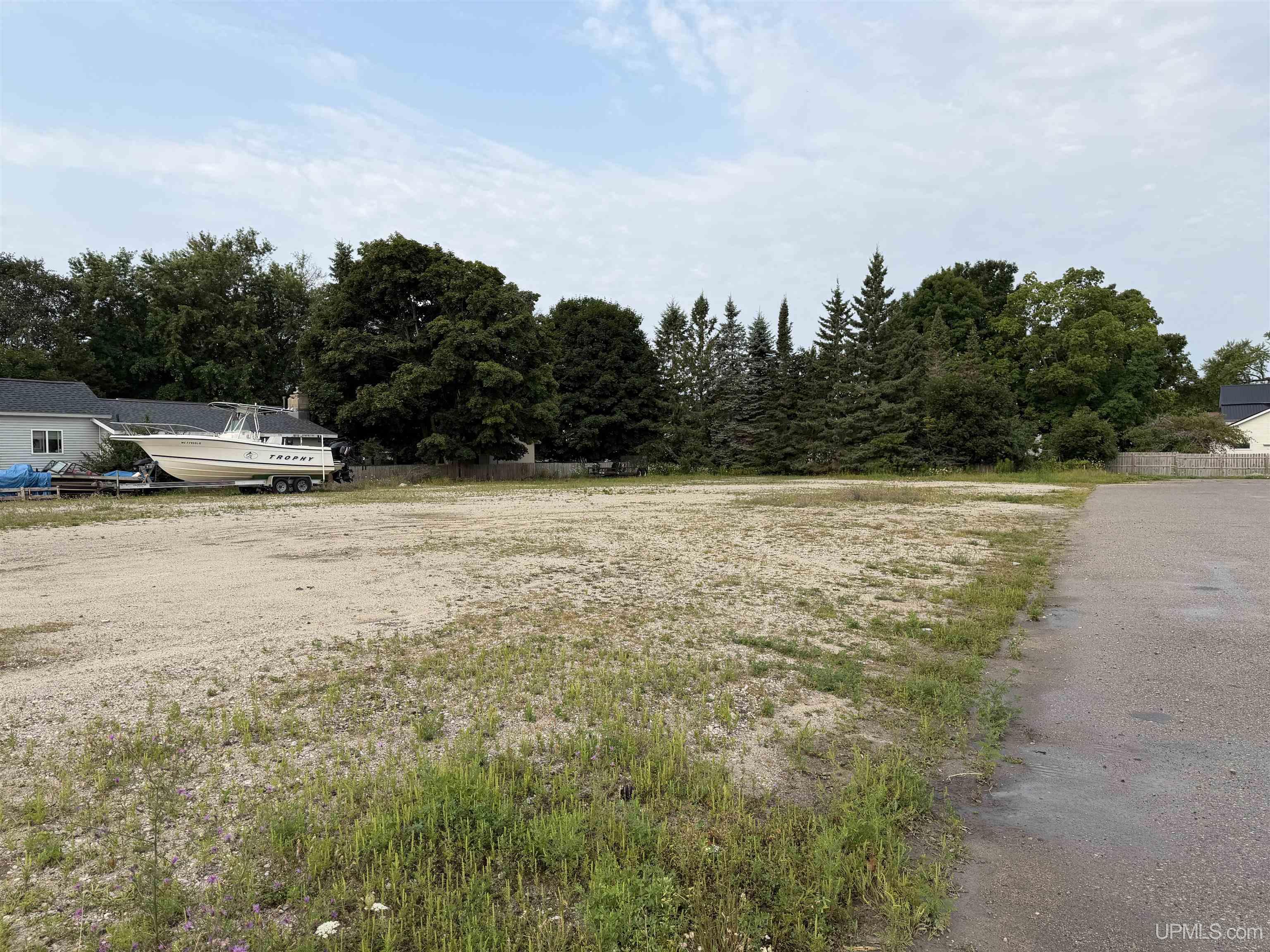 3rd image of 131 S Houghton Ave, Manistique, MI 49854 | MLS# 50218235