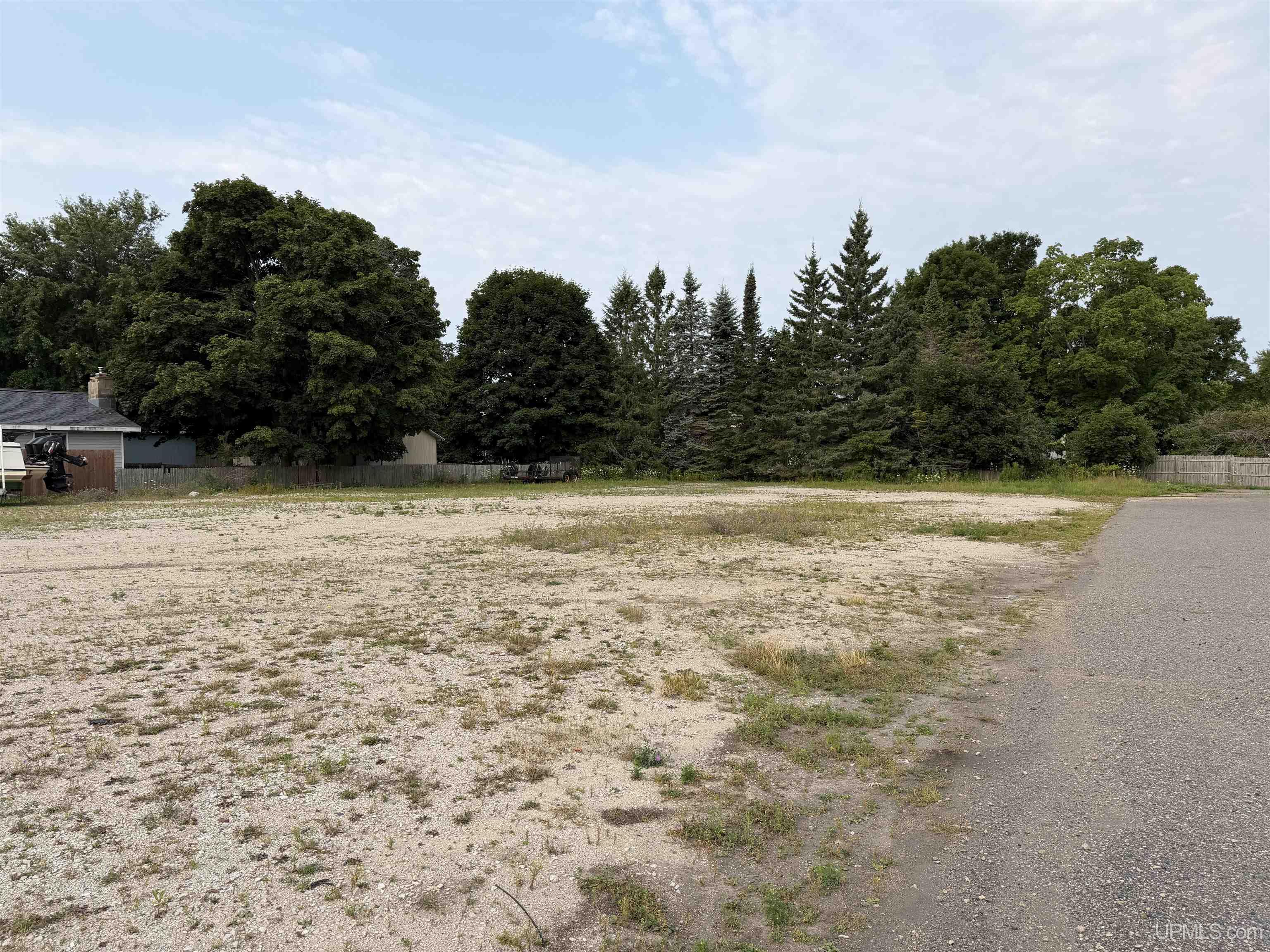 4th image of 131 S Houghton Ave, Manistique, MI 49854 | MLS# 50218235