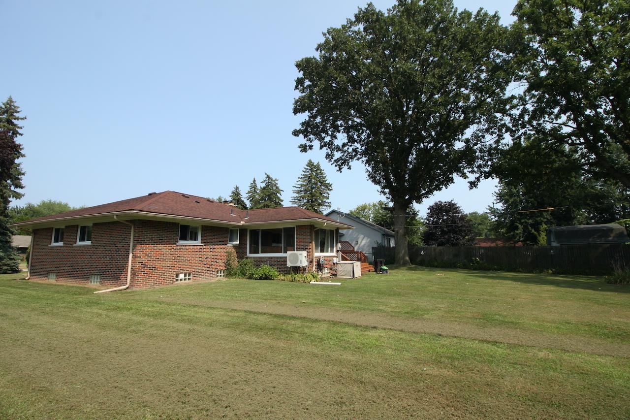 Photo 4 of Single family home for sale at 23348 Harvard Shore Dr, Clinton Township, MI 48035 | MLS# 58050218346 | Listing updated on 2026-09-02