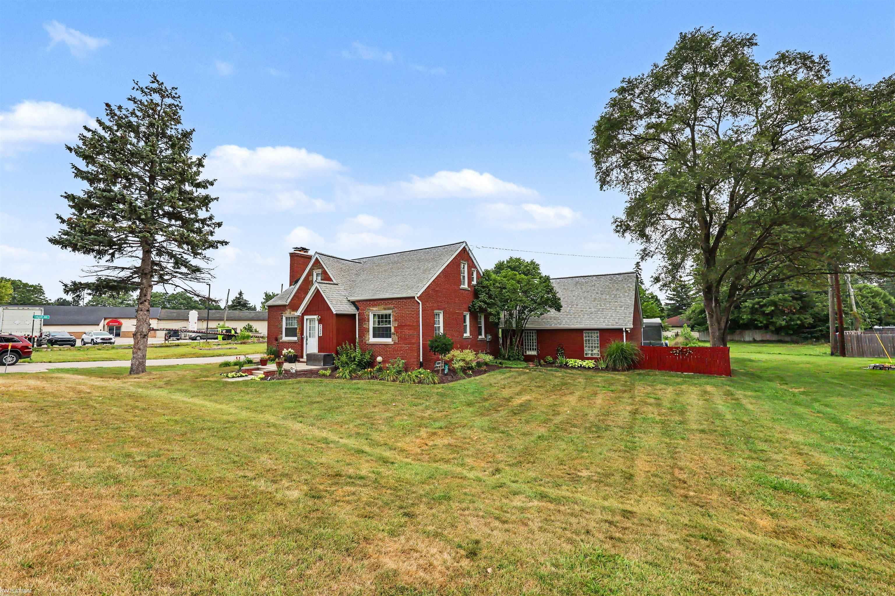 3rd image of 35746 Utica Rd, Clinton Township, MI 48035 | MLS# 58050218372