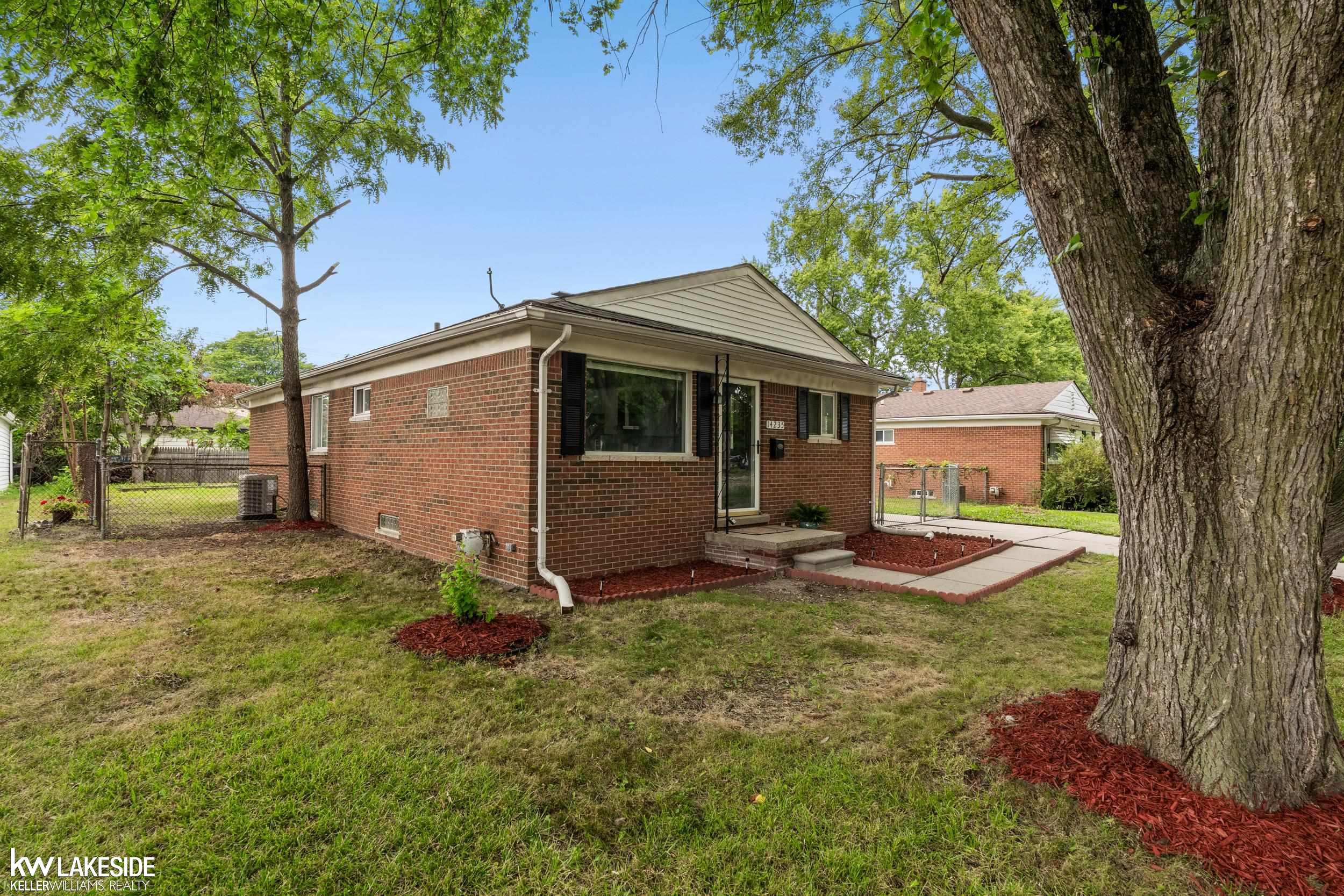 3rd image of 14235 Inkster Rd, Livonia, MI 48154 | MLS# 58050218404