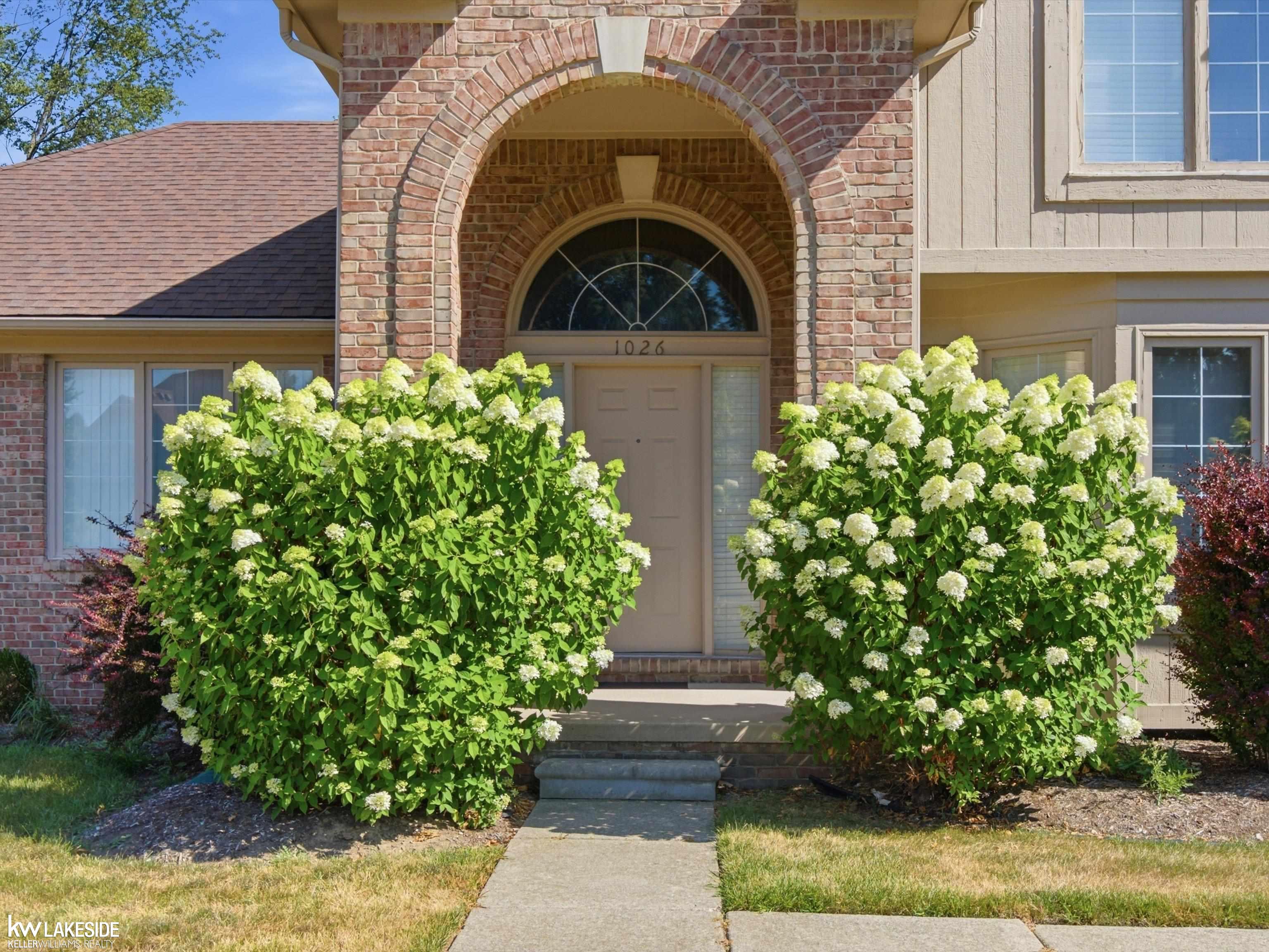 3rd image of 1026 Covington Pl Dr, Rochester Hills, MI 48309 | MLS# 50218466