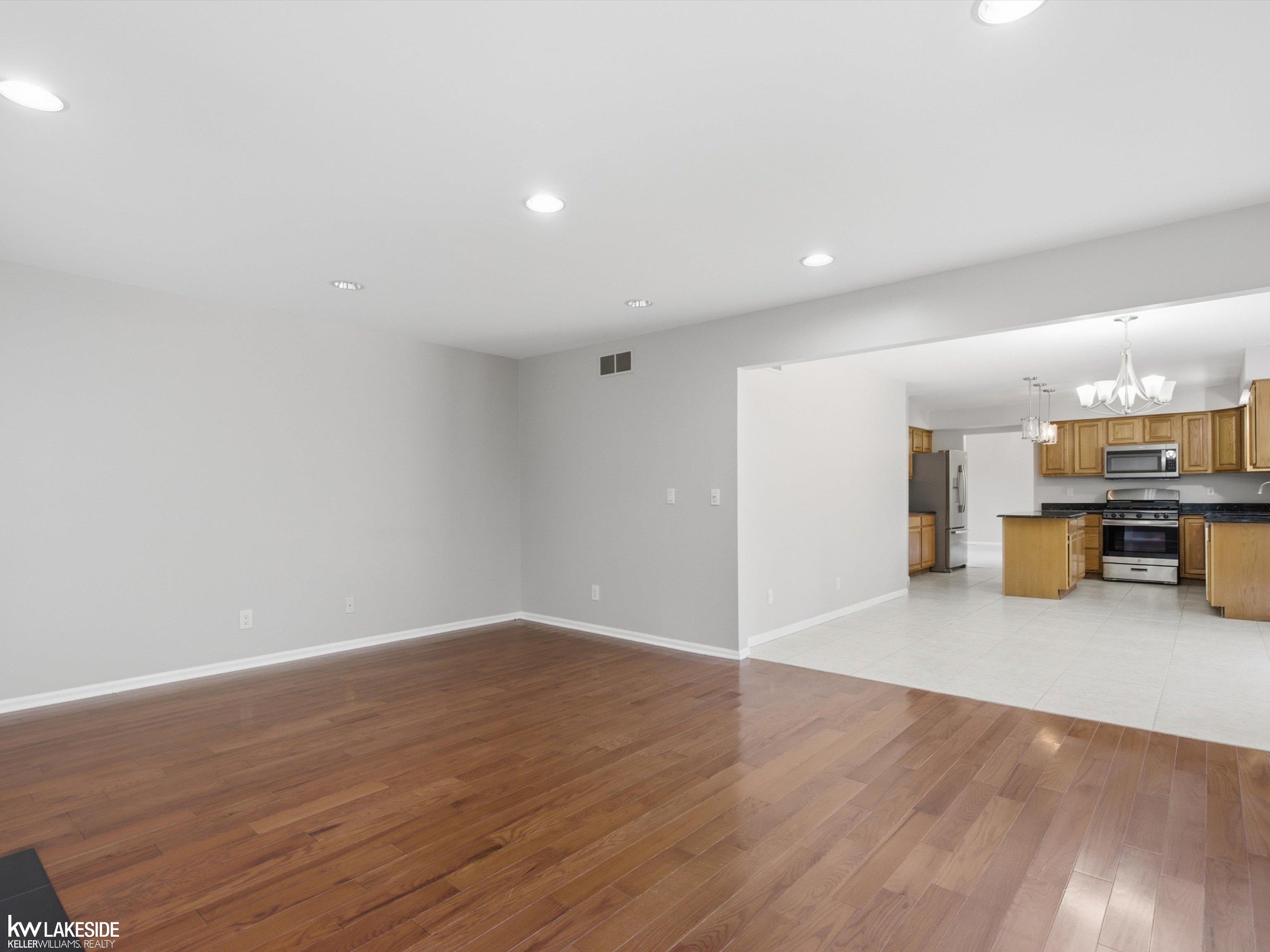 4th image of 1026 Covington Pl Dr, Rochester Hills, MI 48309 | MLS# 50218466