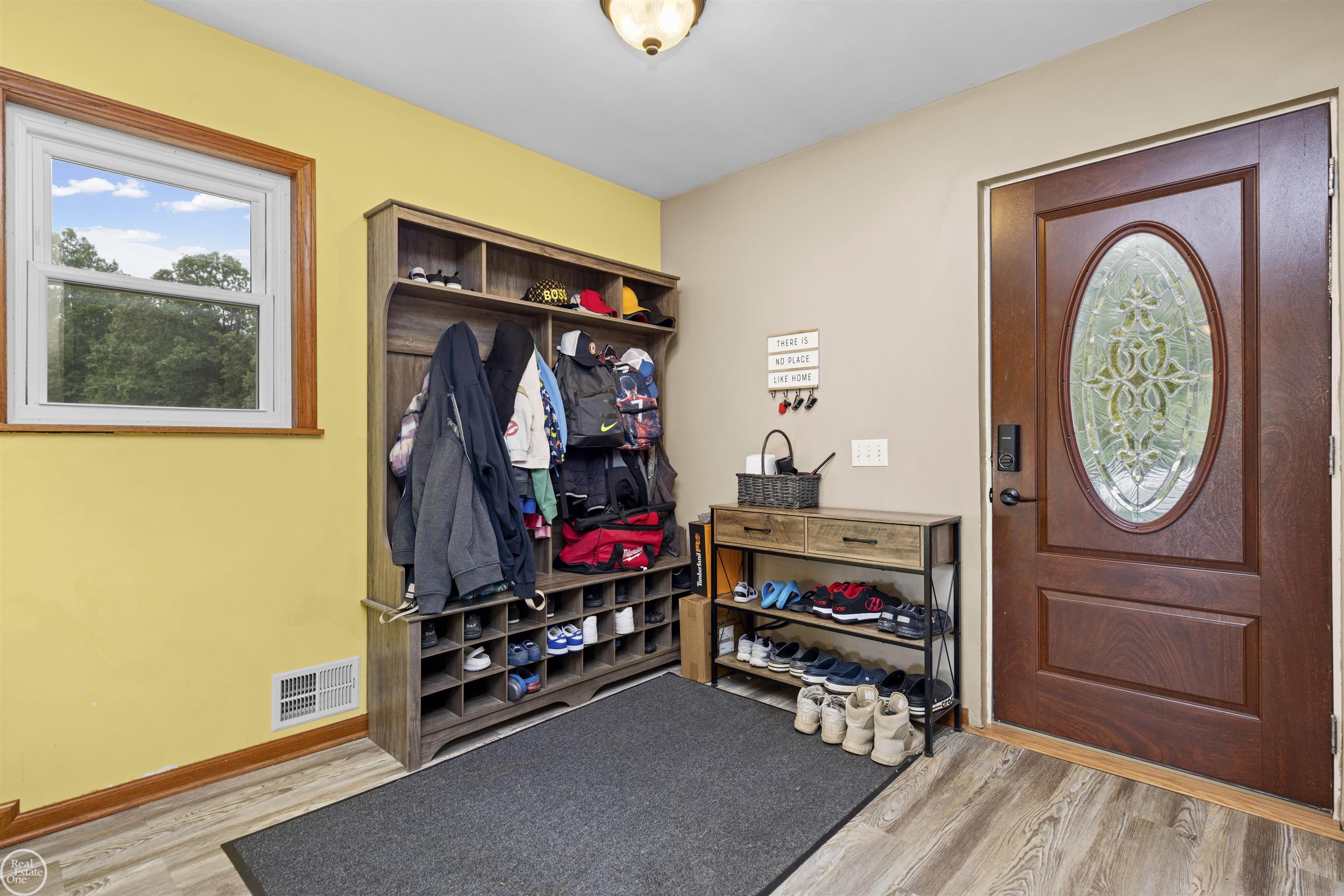 3rd image of 7099 Arnold Rd, Cottrellville, MI 48039 | MLS# 50218472