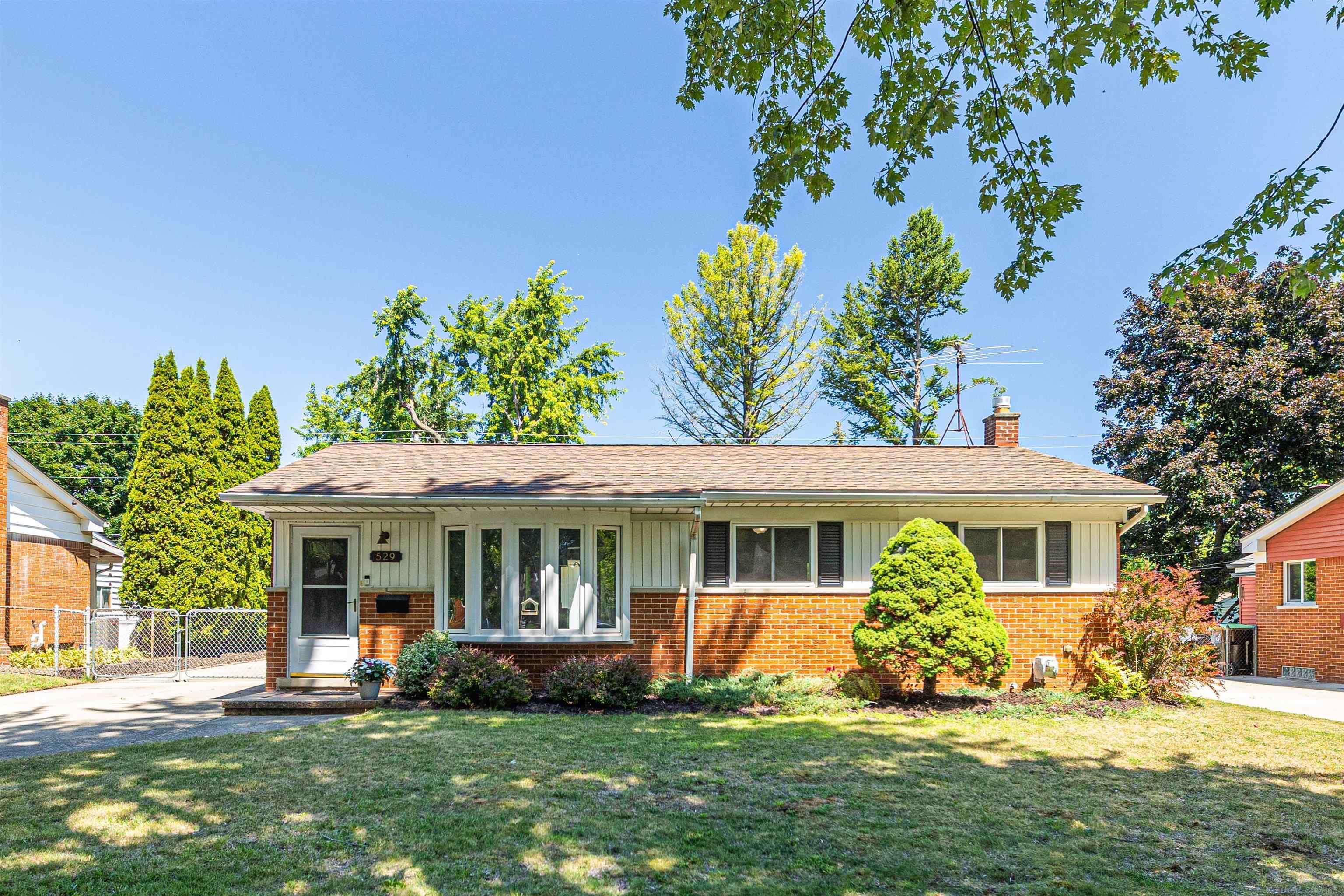 2nd image of 529 Rewold Dr, Rochester, MI 48307 | MLS# 50218536
