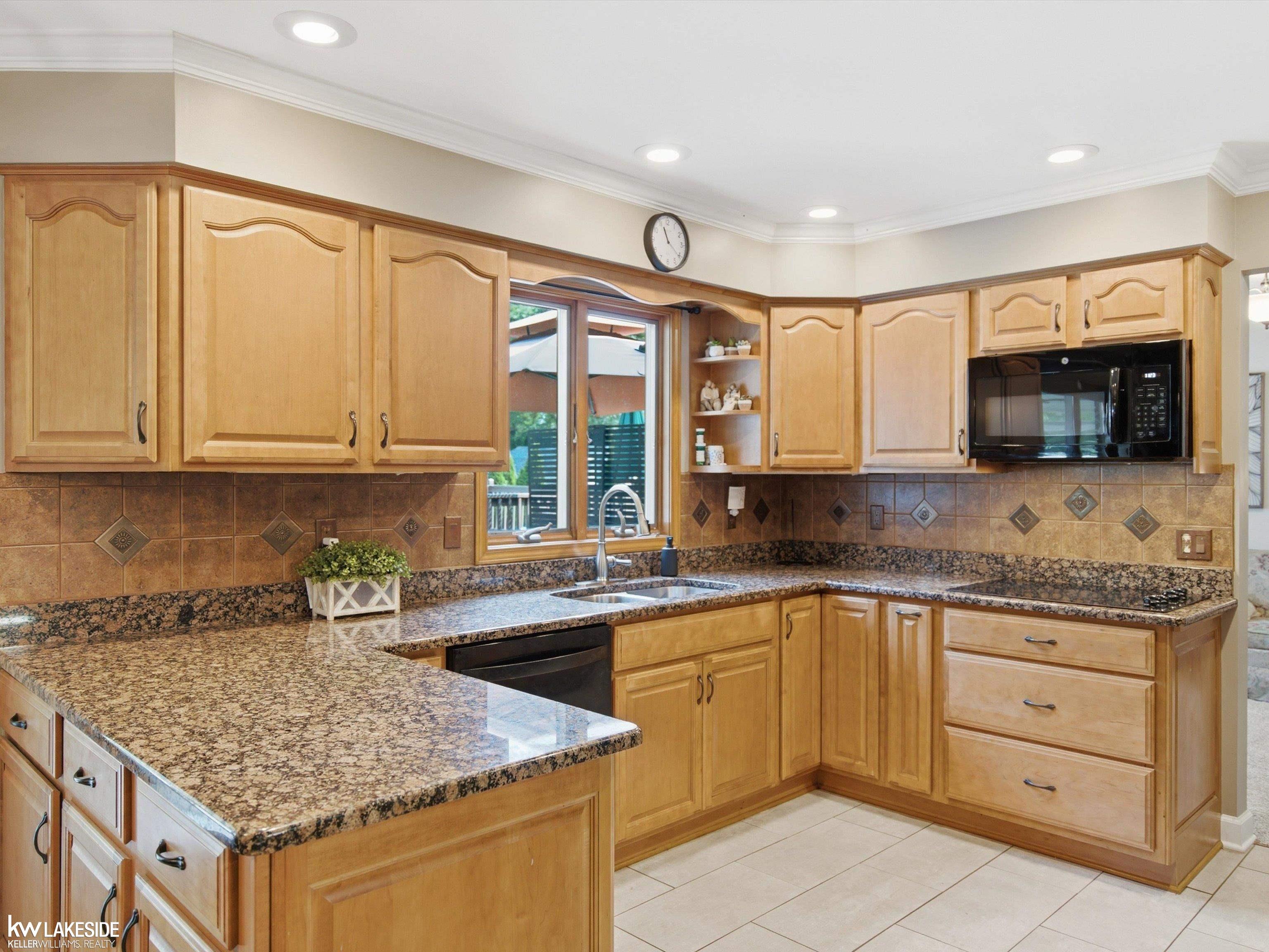 5th image of 6185 Golfview Dr, Burton, MI 48509 | MLS# 50218551