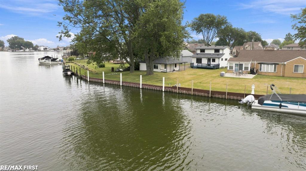 3rd image of 38127 Huron Pointe Dr Dr, Harrison Township, MI 48045 | MLS# 58050218567