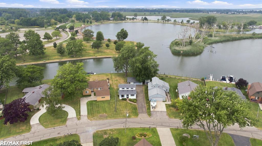 4th image of 38127 Huron Pointe Dr Dr, Harrison Township, MI 48045 | MLS# 58050218567
