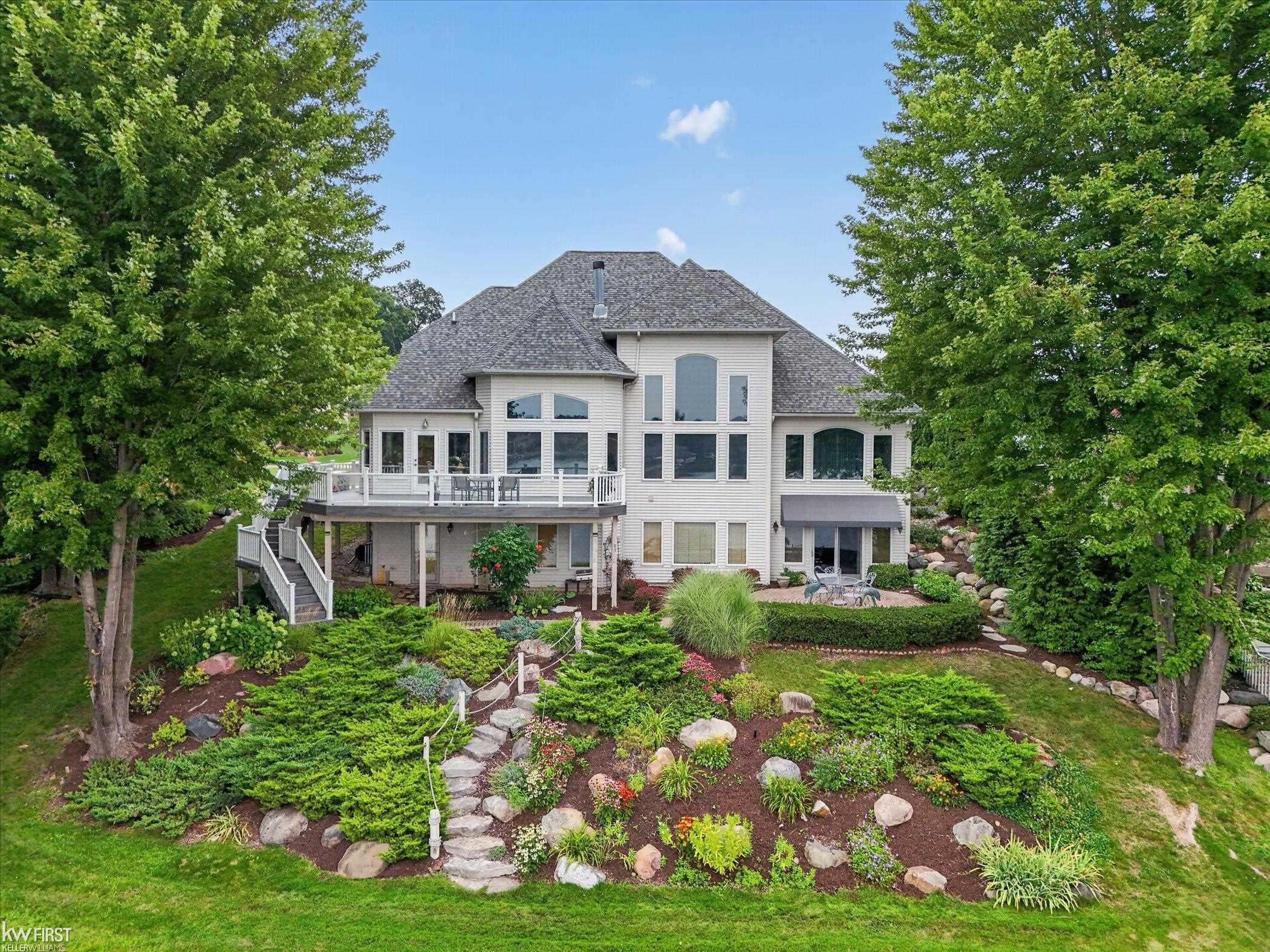 Photo 2 of Single family home for sale at 16048 Pine Blf Ct, Fenton, MI 48430 | MLS# 5050218577 | Listing updated on 2026-09-12