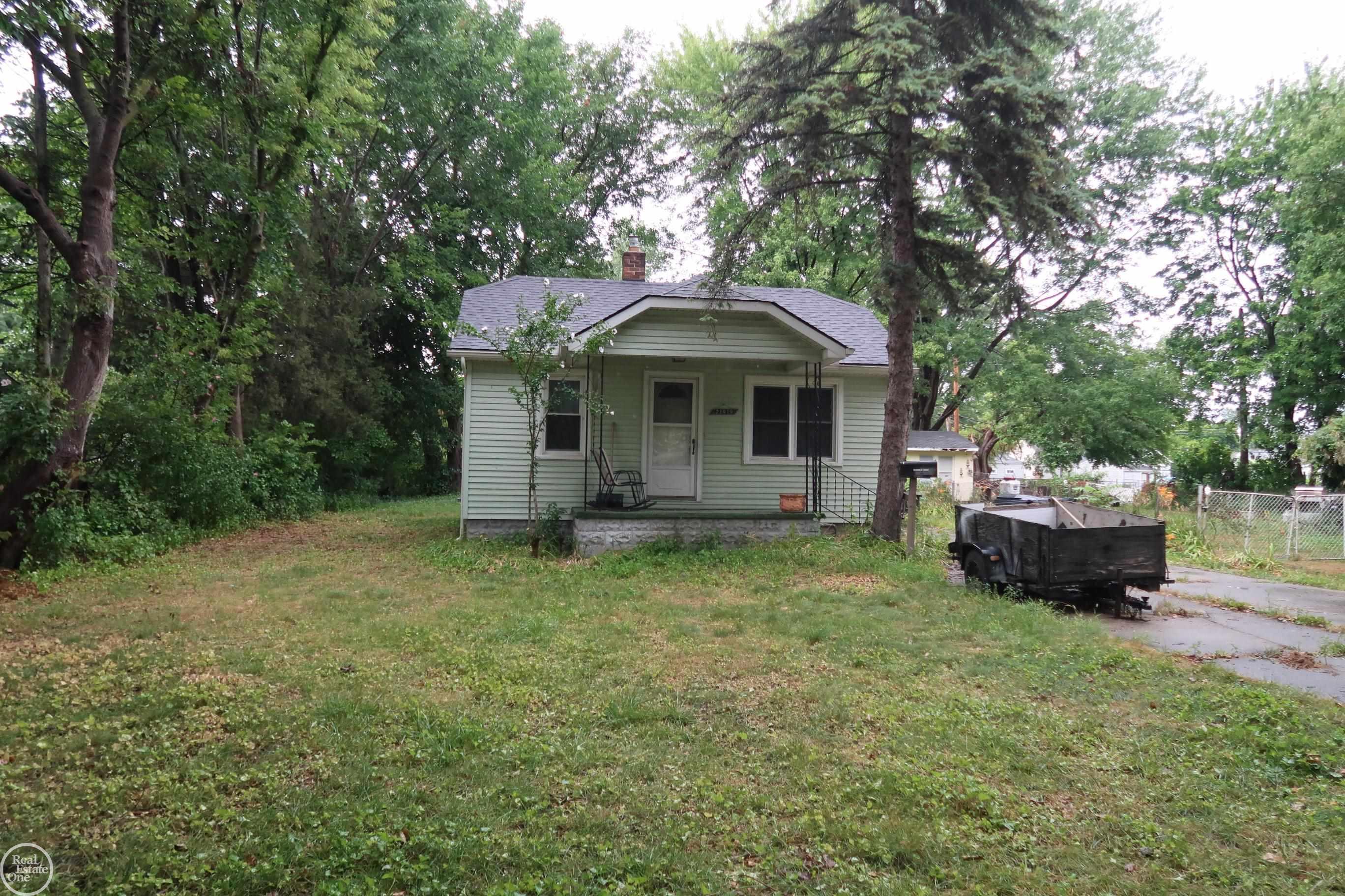 Photo 1 of Single family home for sale at 21919 Maxine St, Saint Clair Shores, MI 48080 | MLS# 58050218611 | Listing updated on 2026-09-16