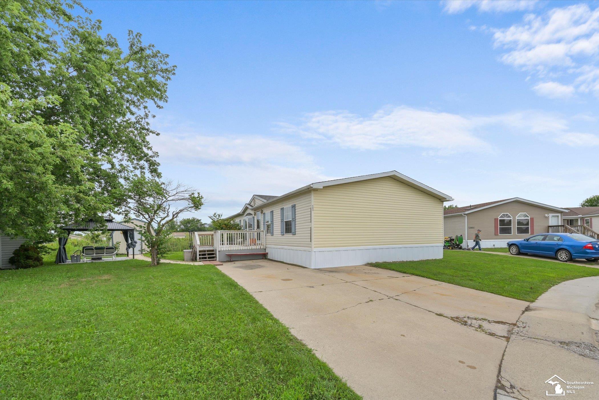2nd image of 584 Pine Tree Ct, Monroe, MI 48161 | MLS# 50218690