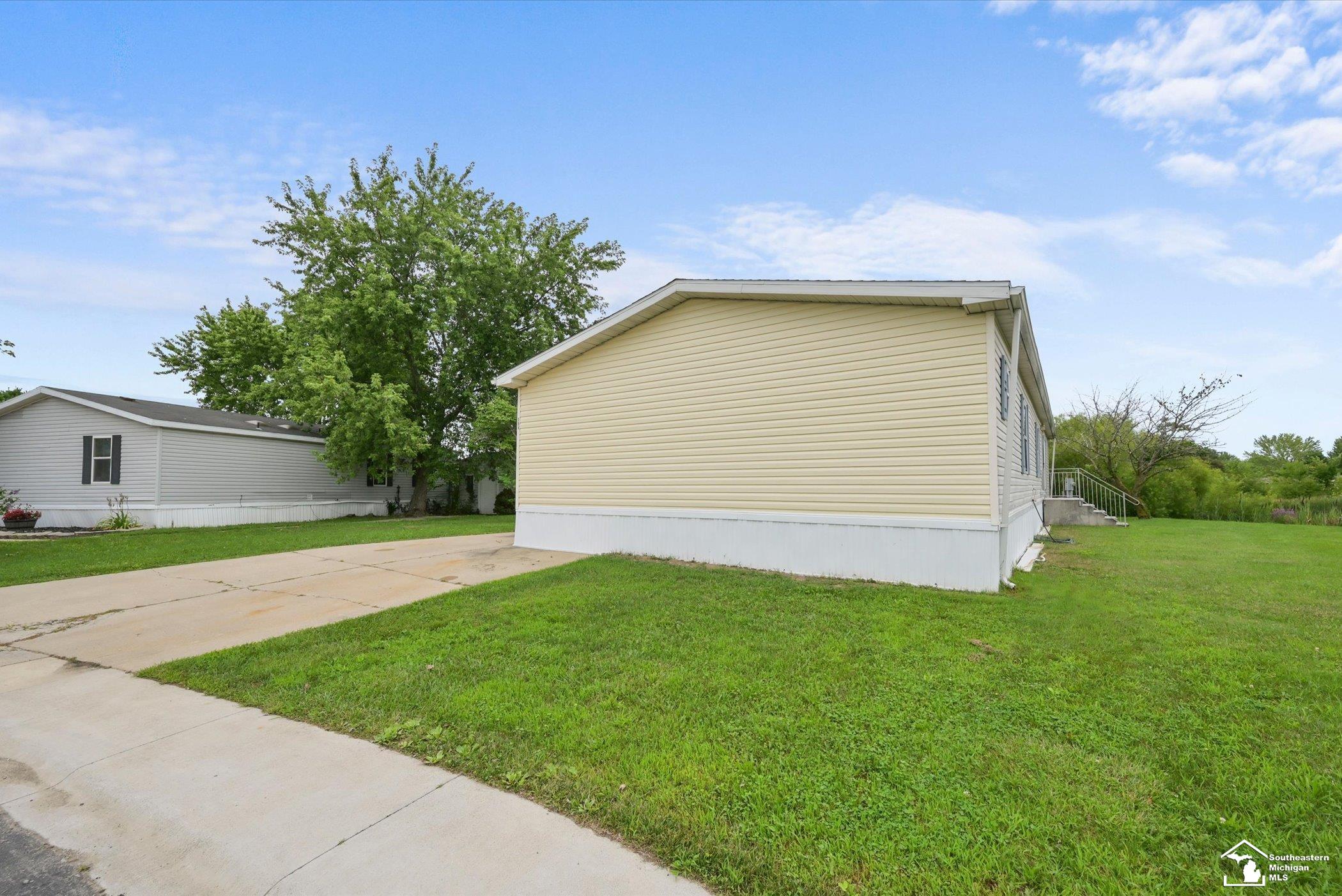 4th image of 584 Pine Tree Ct, Monroe, MI 48161 | MLS# 50218690