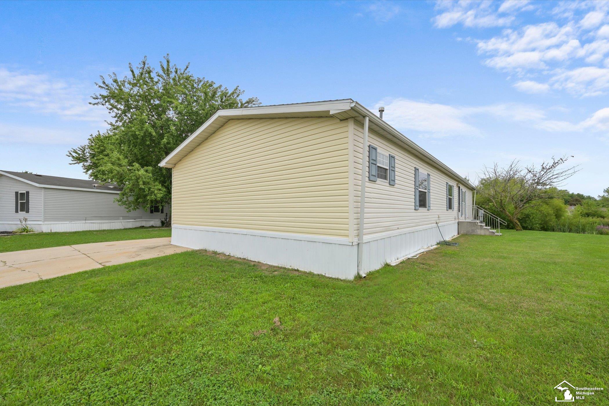 32nd image of 584 Pine Tree Ct, Monroe, MI 48161 | MLS# 50218690