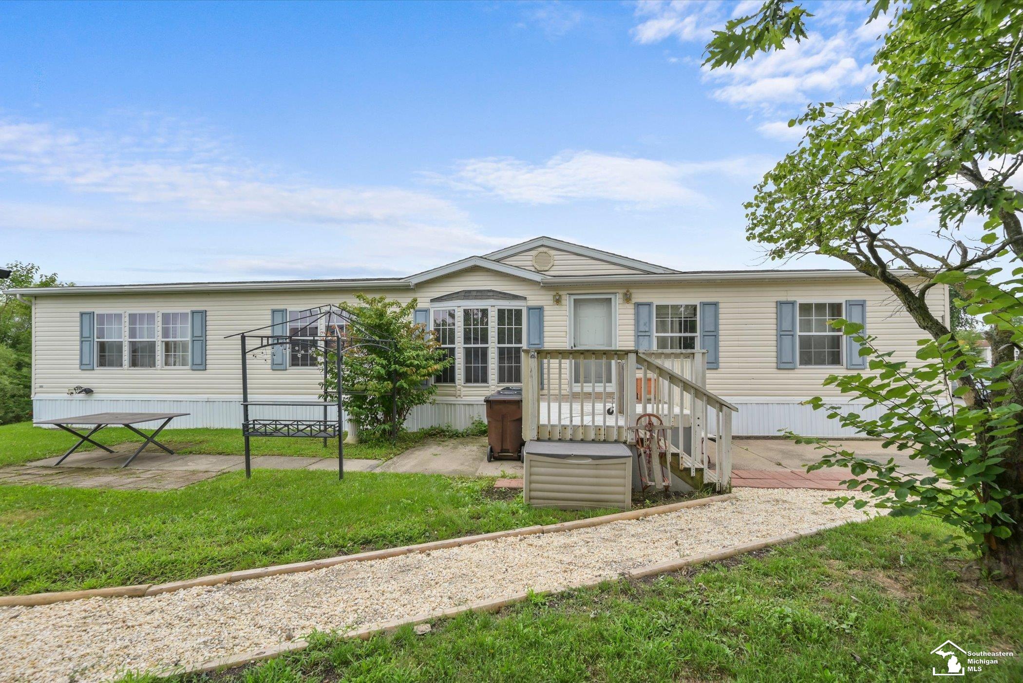 5th image of 584 Pine Tree Ct, Monroe, MI 48161 | MLS# 50218690