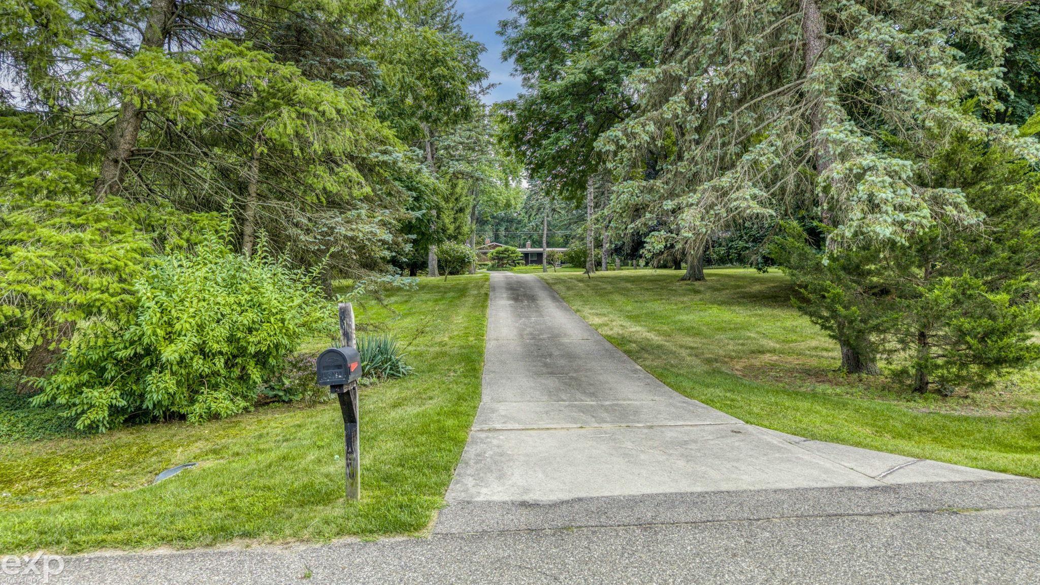 2nd image of 5280 Brookside Dr Dr, Shelby Township, MI 48316 | MLS# 50218694