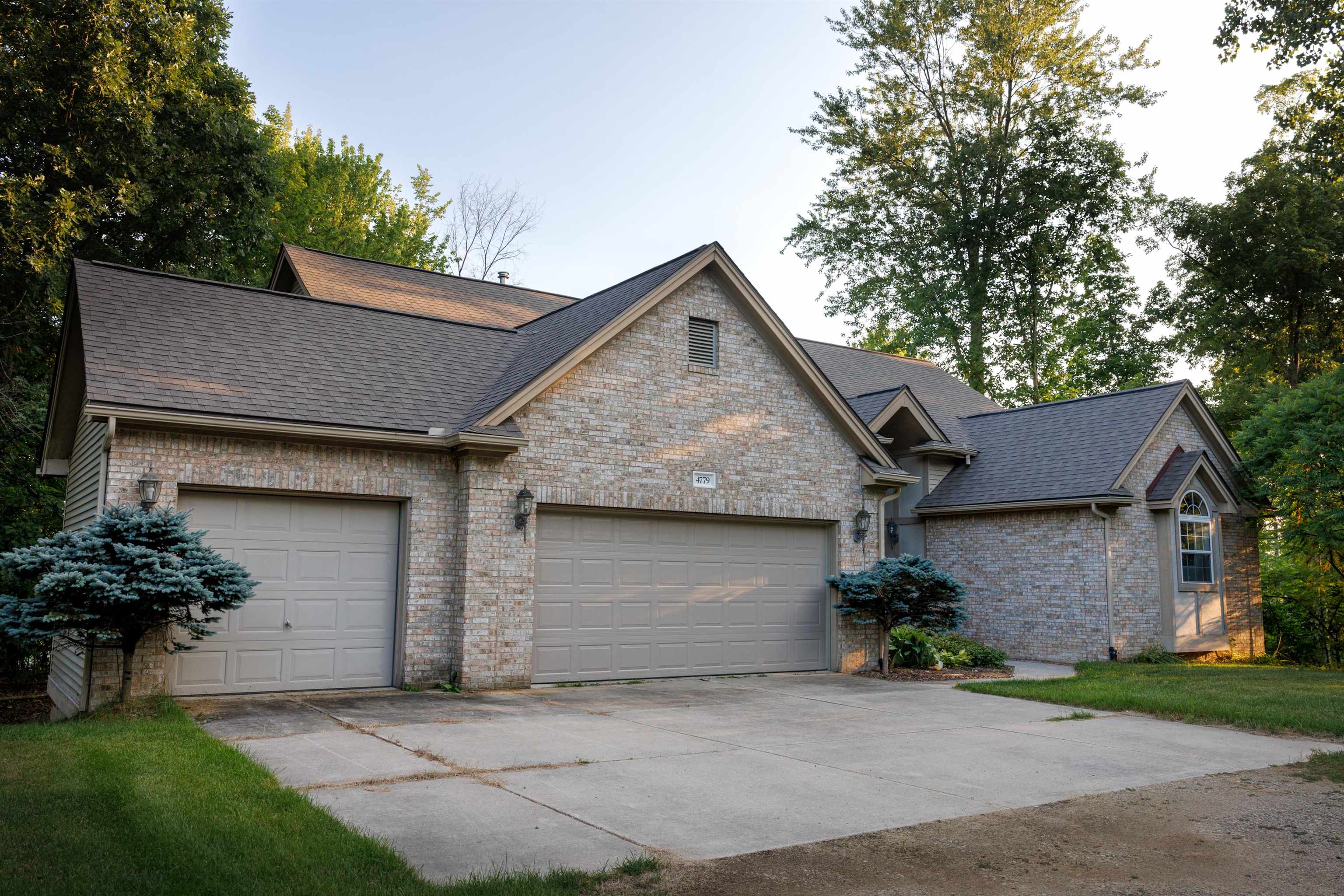 4779 Cusenza Drive photo 2