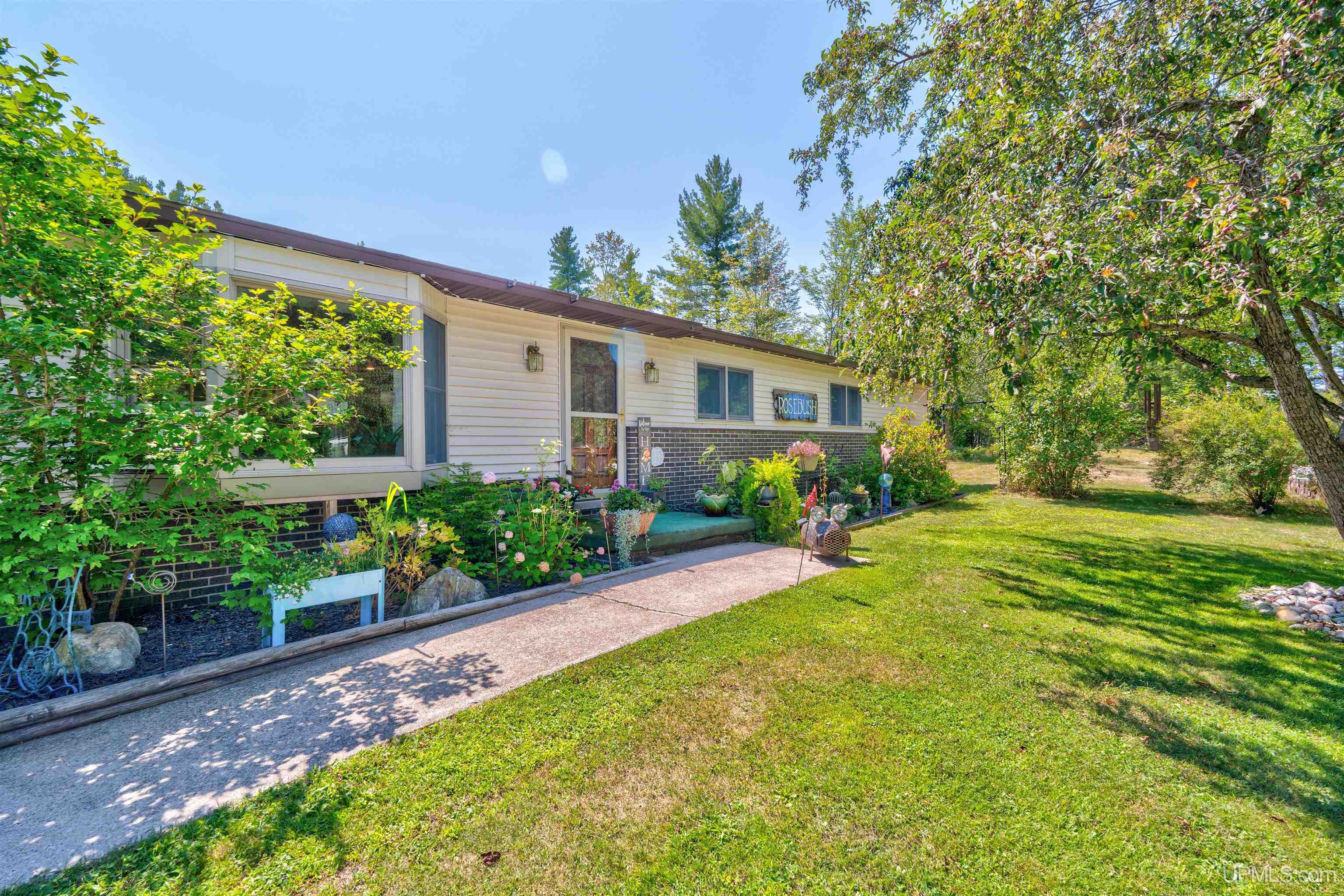 3rd image of 7645 W Riverview Dr, Manistique, MI 49854 | MLS# 50218766