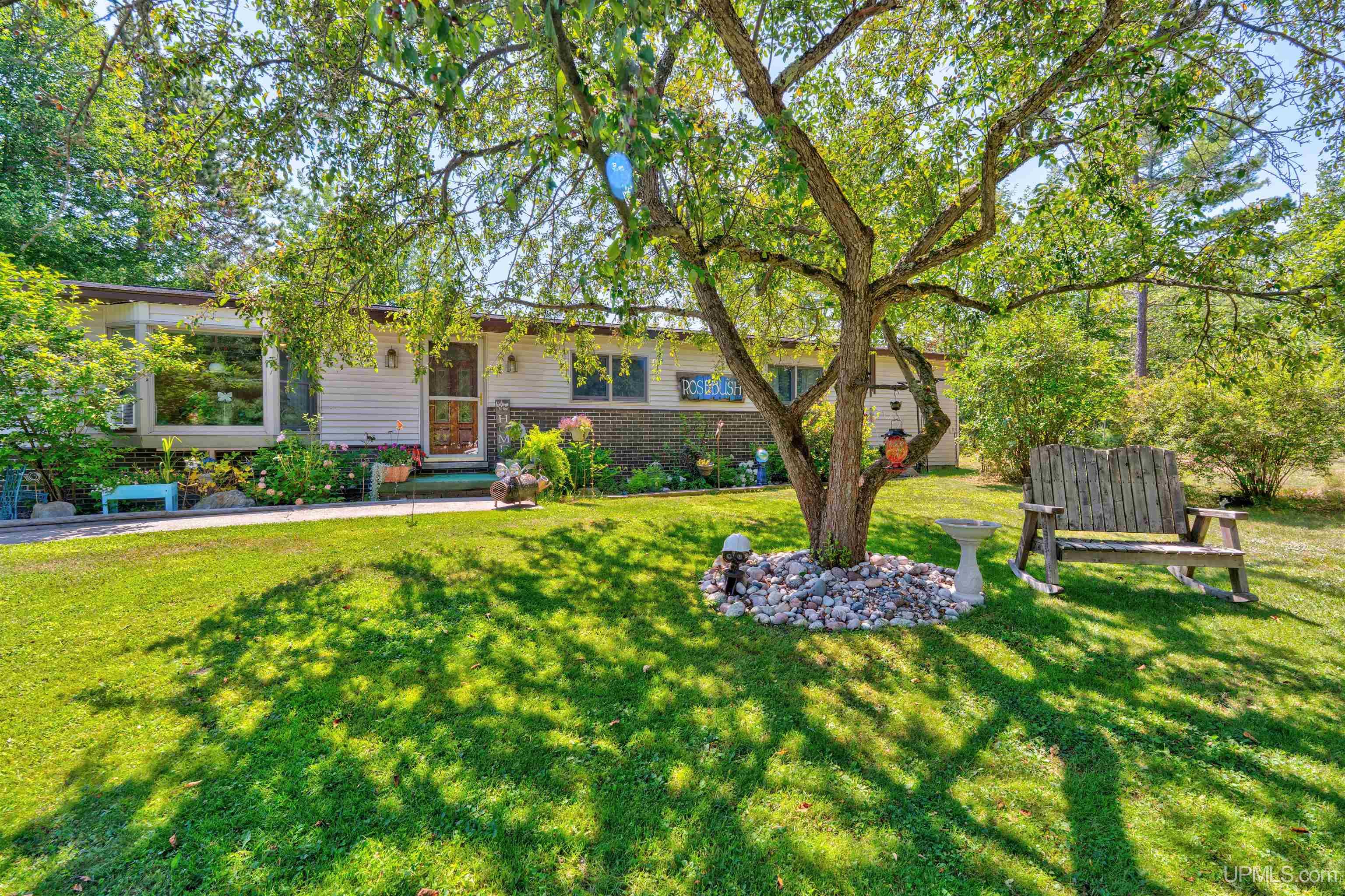 4th image of 7645 W Riverview Dr, Manistique, MI 49854 | MLS# 50218766