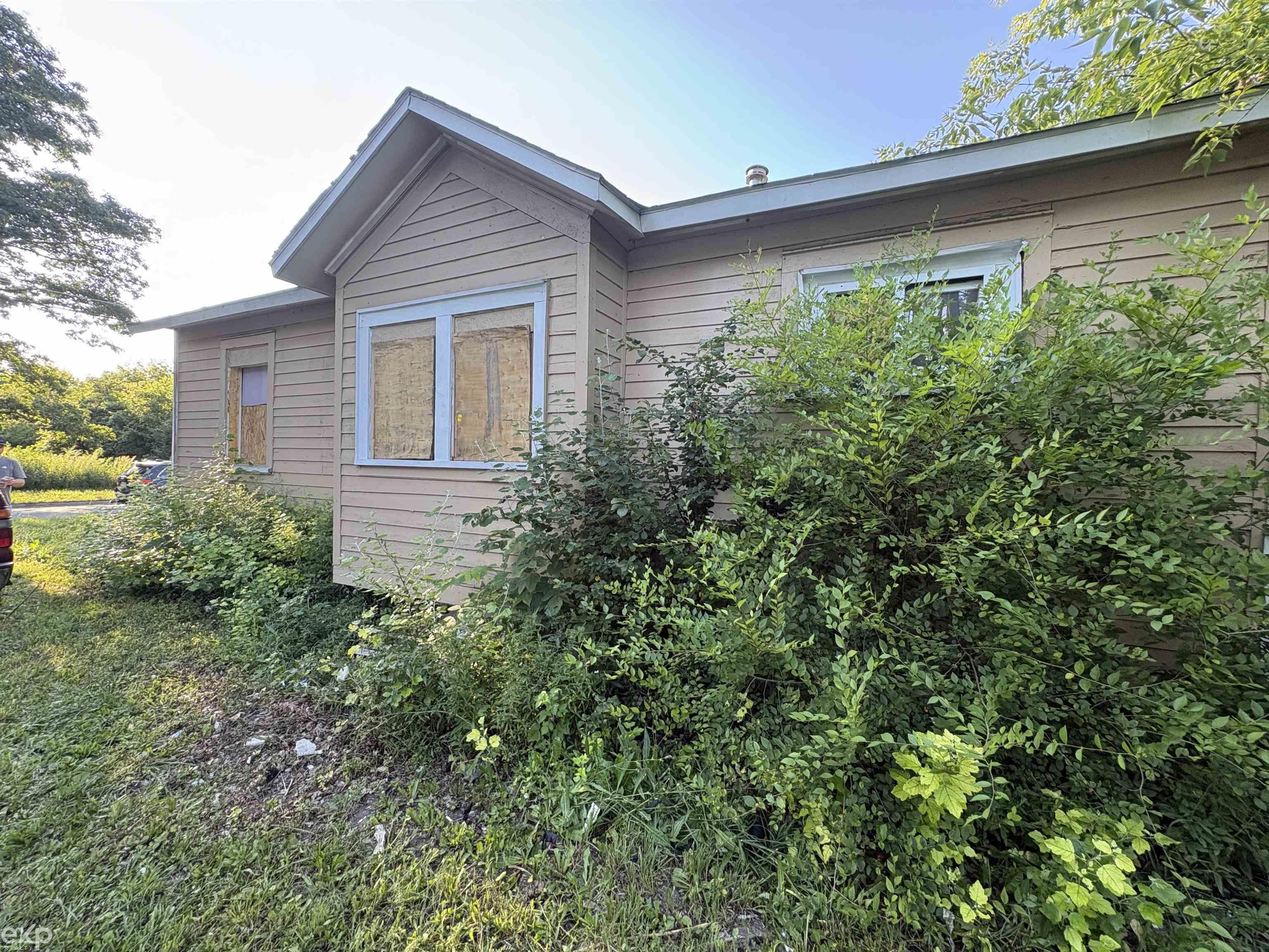 14th image of 2414 Hazelwood Ave, Saginaw, MI 48601 | MLS# 58050218781
