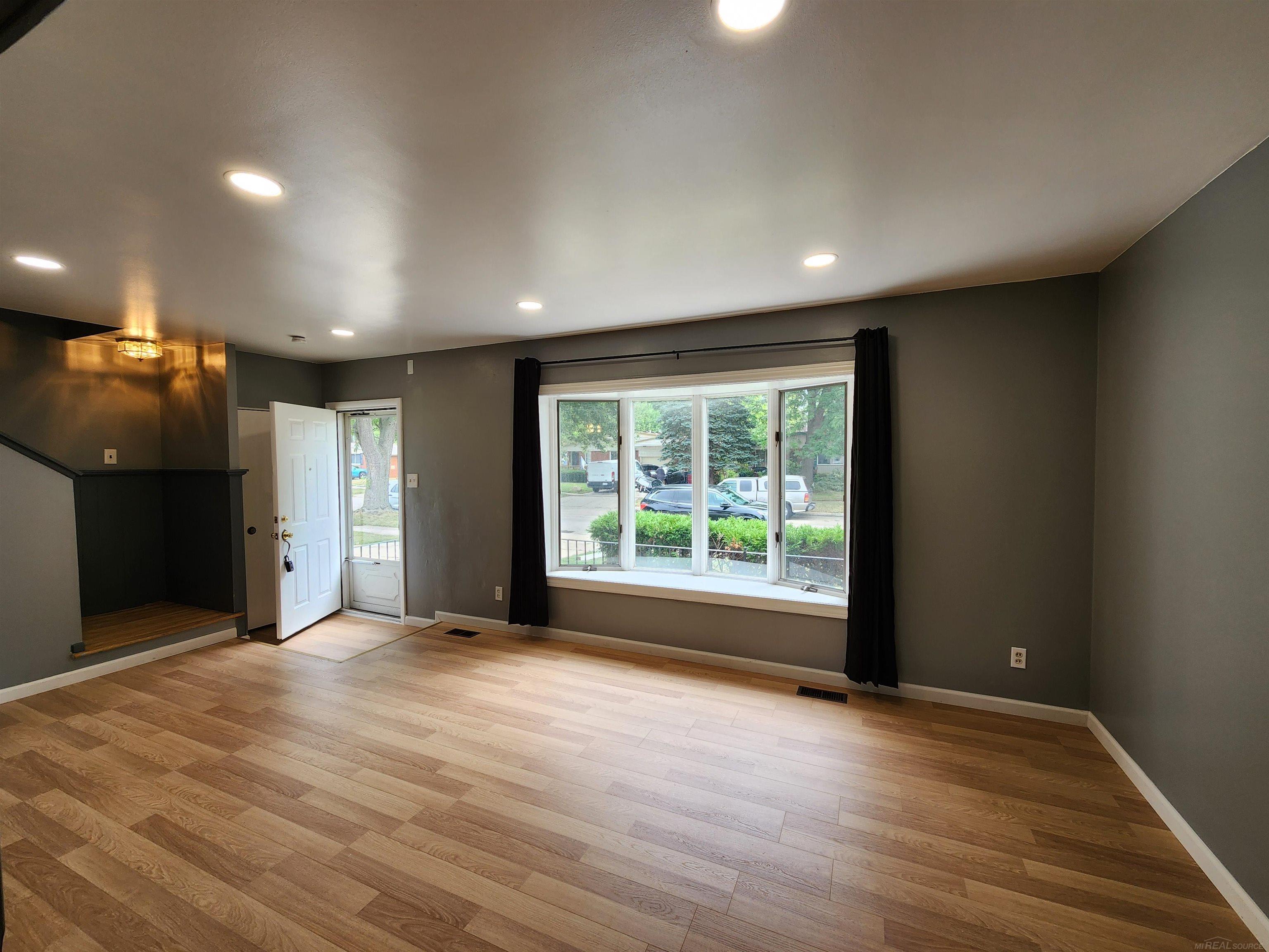 4th image of 30605 Hennigan St, Roseville, MI 48066 | MLS# 50218793