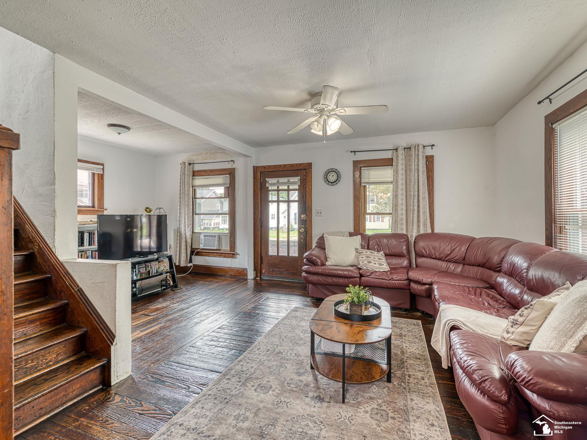 3rd image of 224 N Webster St, Jackson, MI 49202 | MLS# 57050218851