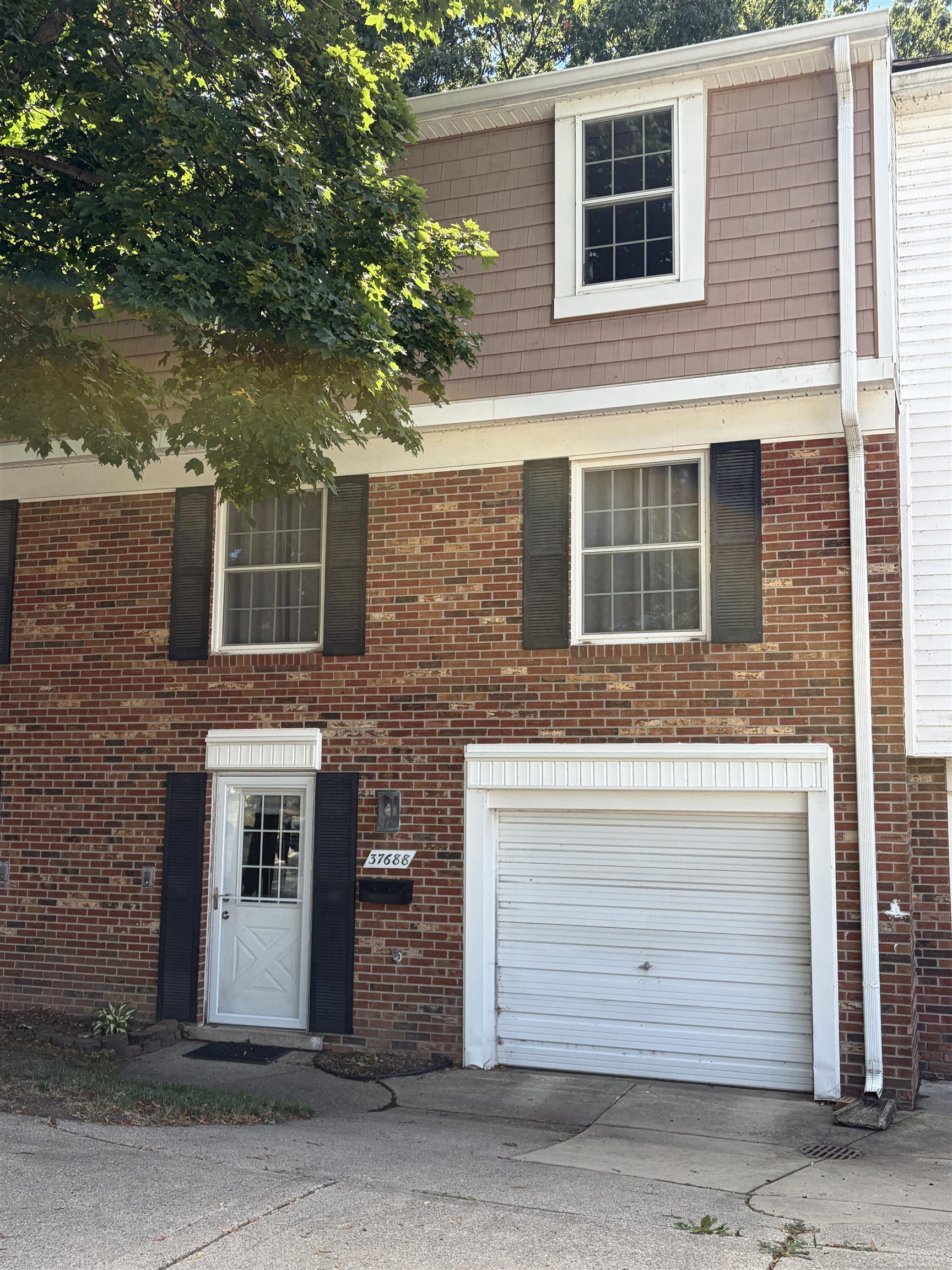 37688 Charter Oaks Boulevard, Mount Clemens — image 2