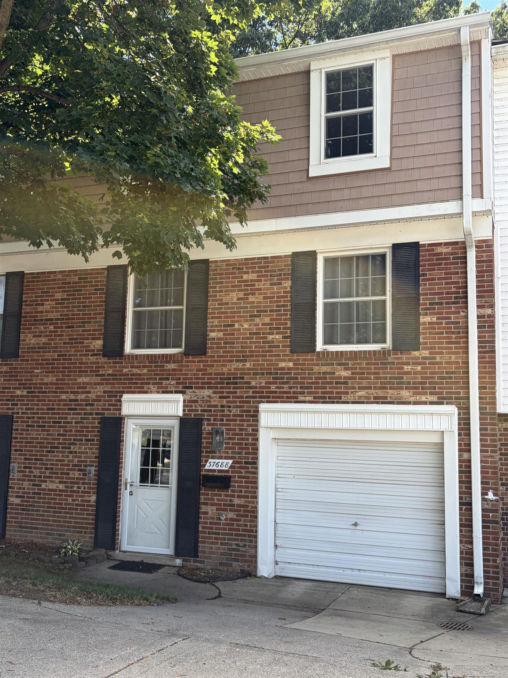 37688 Charter Oaks Boulevard, Mount Clemens — image 3