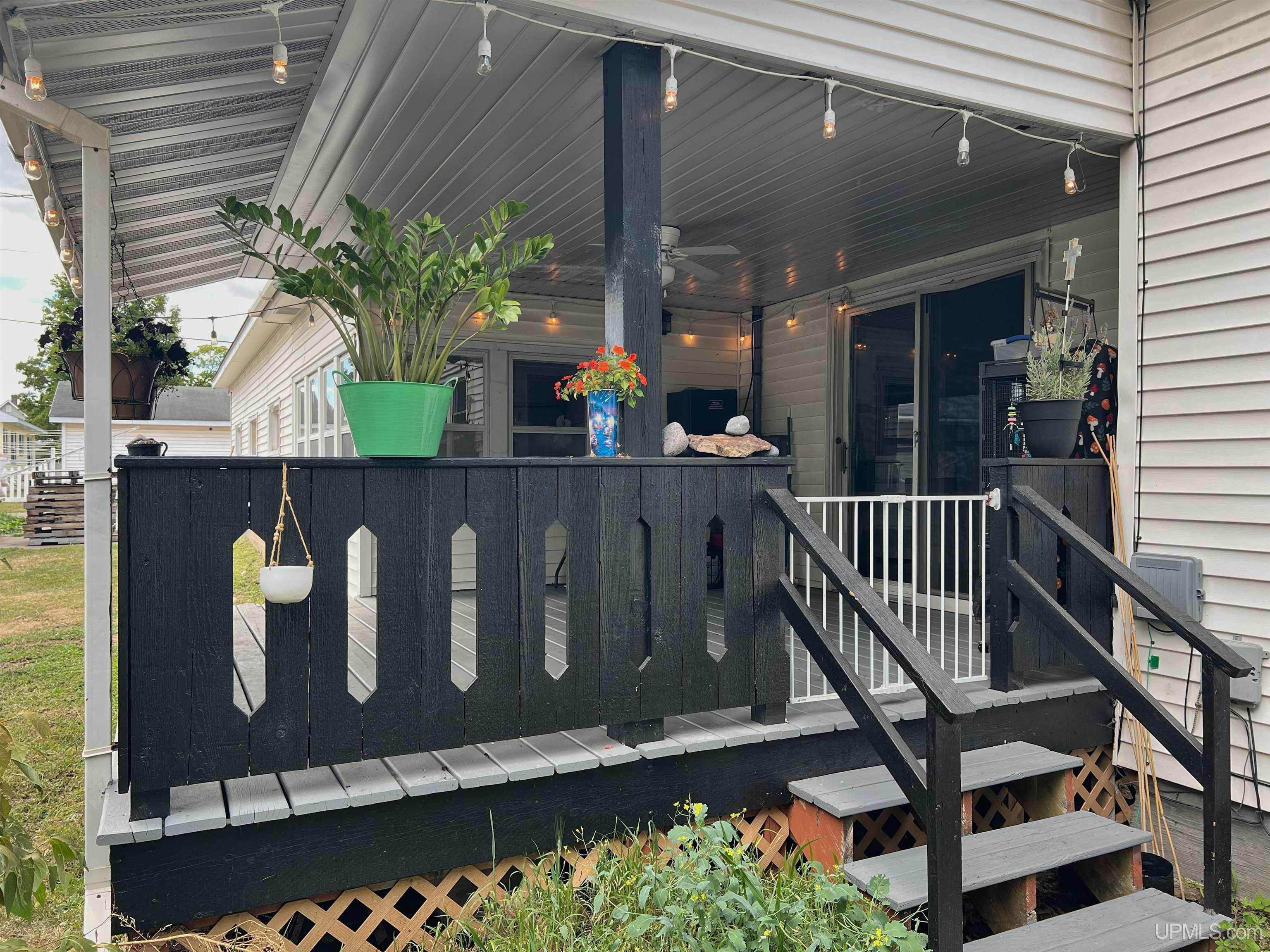 715 Brown Street