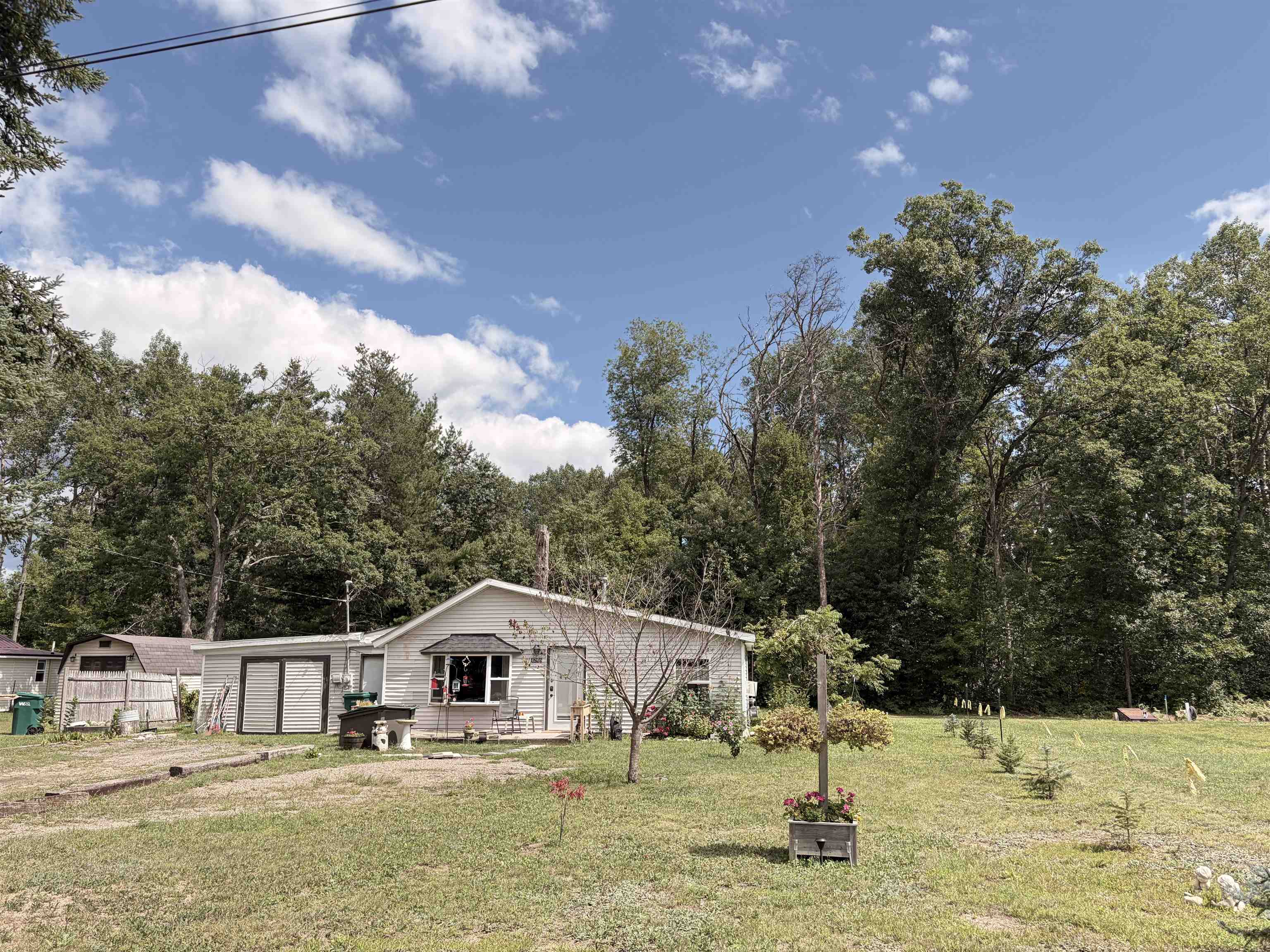 Photo 1 of Single family home for sale at 4266 E Oakley Rd, Harrison, MI 48625 | MLS# 50218874 | Listing updated on 2026-09-13