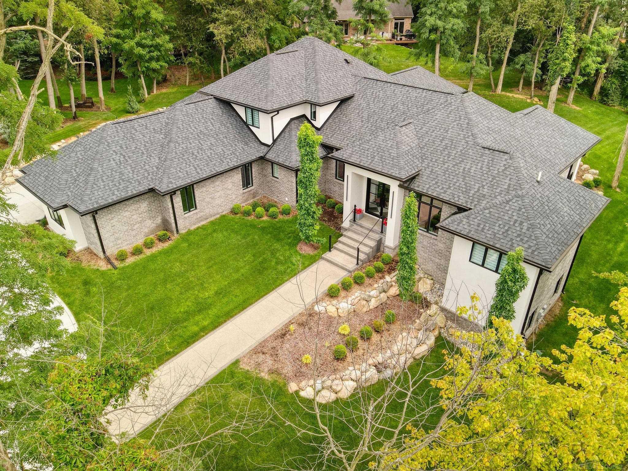 2nd image of 521 Iroquois Ct, Oxford, MI 48371 | MLS# 50218892