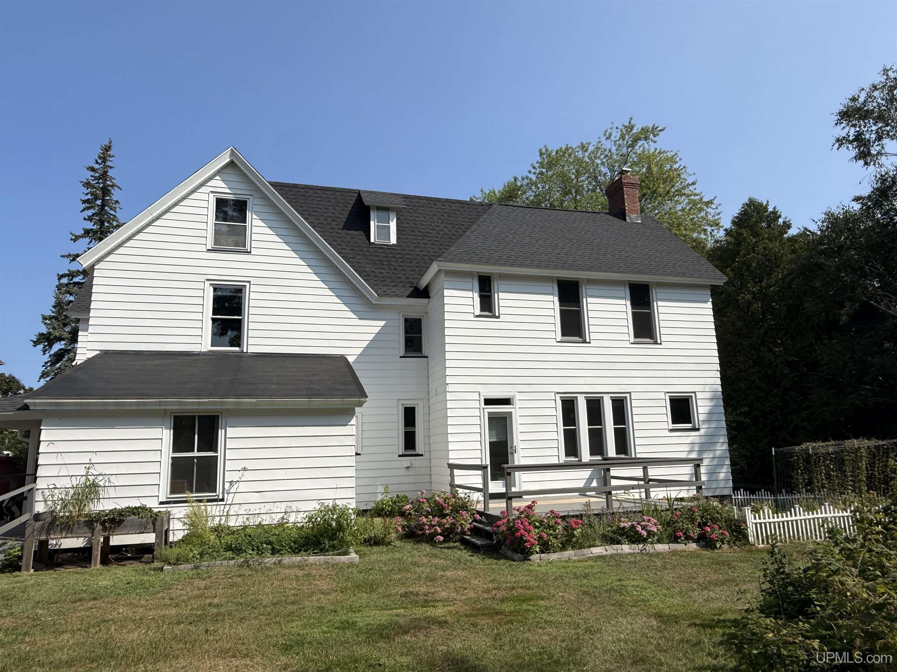 3rd image of 422 E Ohio St, Marquette, MI 49855 | MLS# 50218913