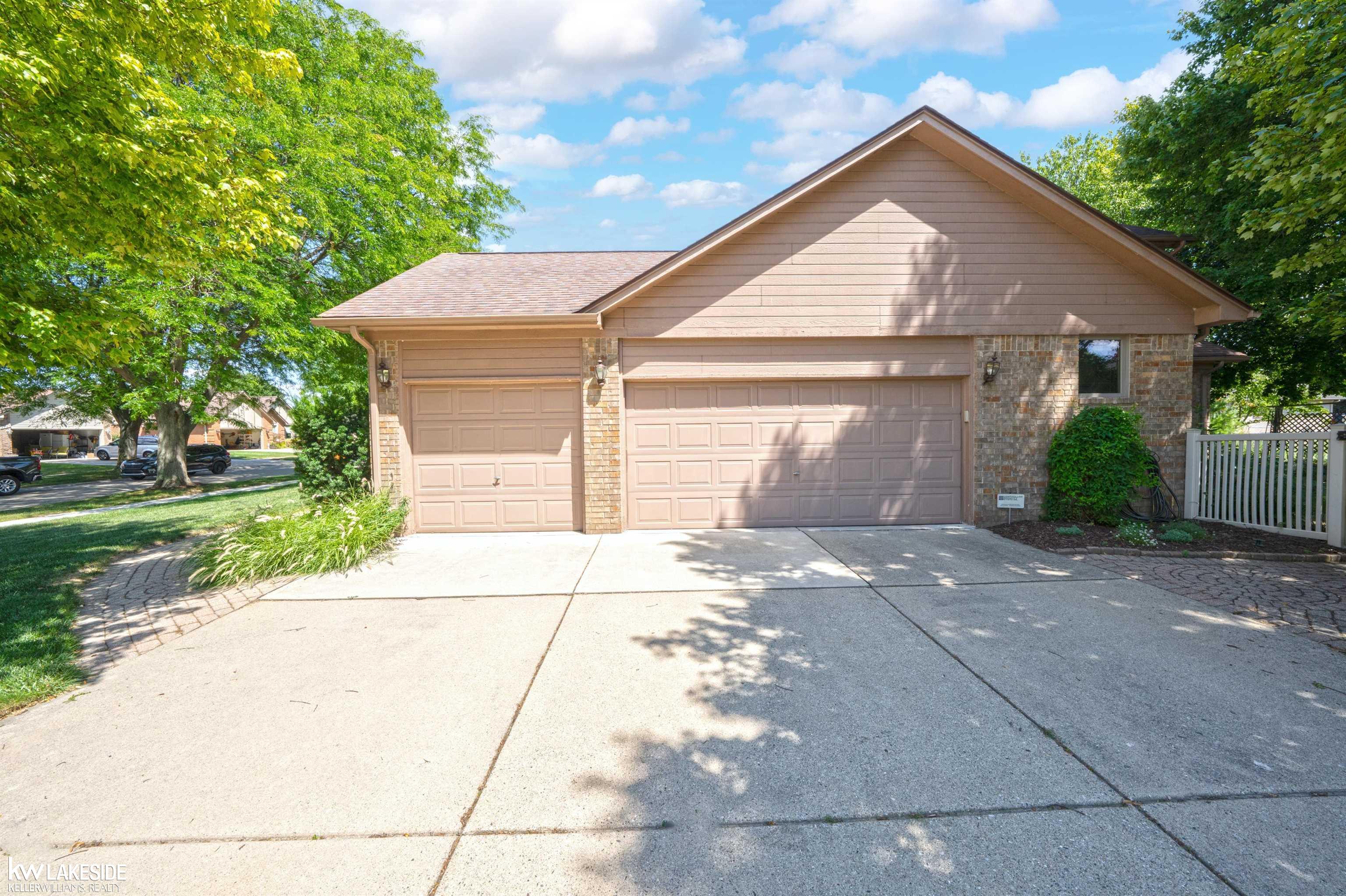 3rd image of 4418 Bayleaf Dr, Sterling Heights, MI 48314 | MLS# 50218930