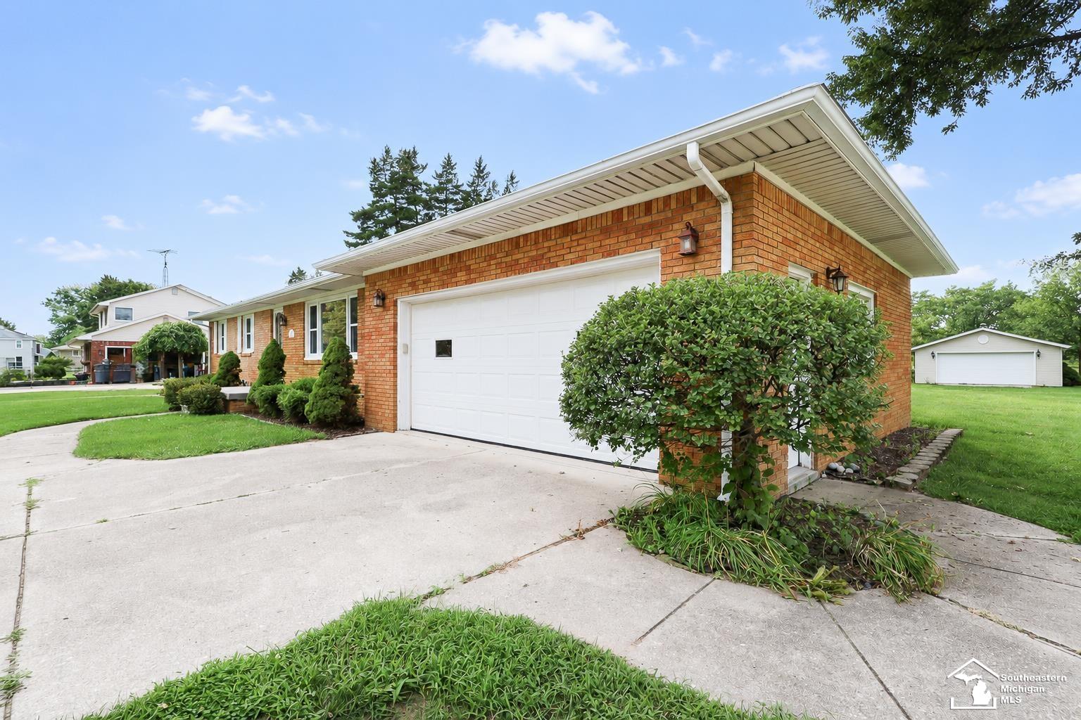 2nd image of 211 Bates Ln, Monroe, MI 48162 | MLS# 50218988