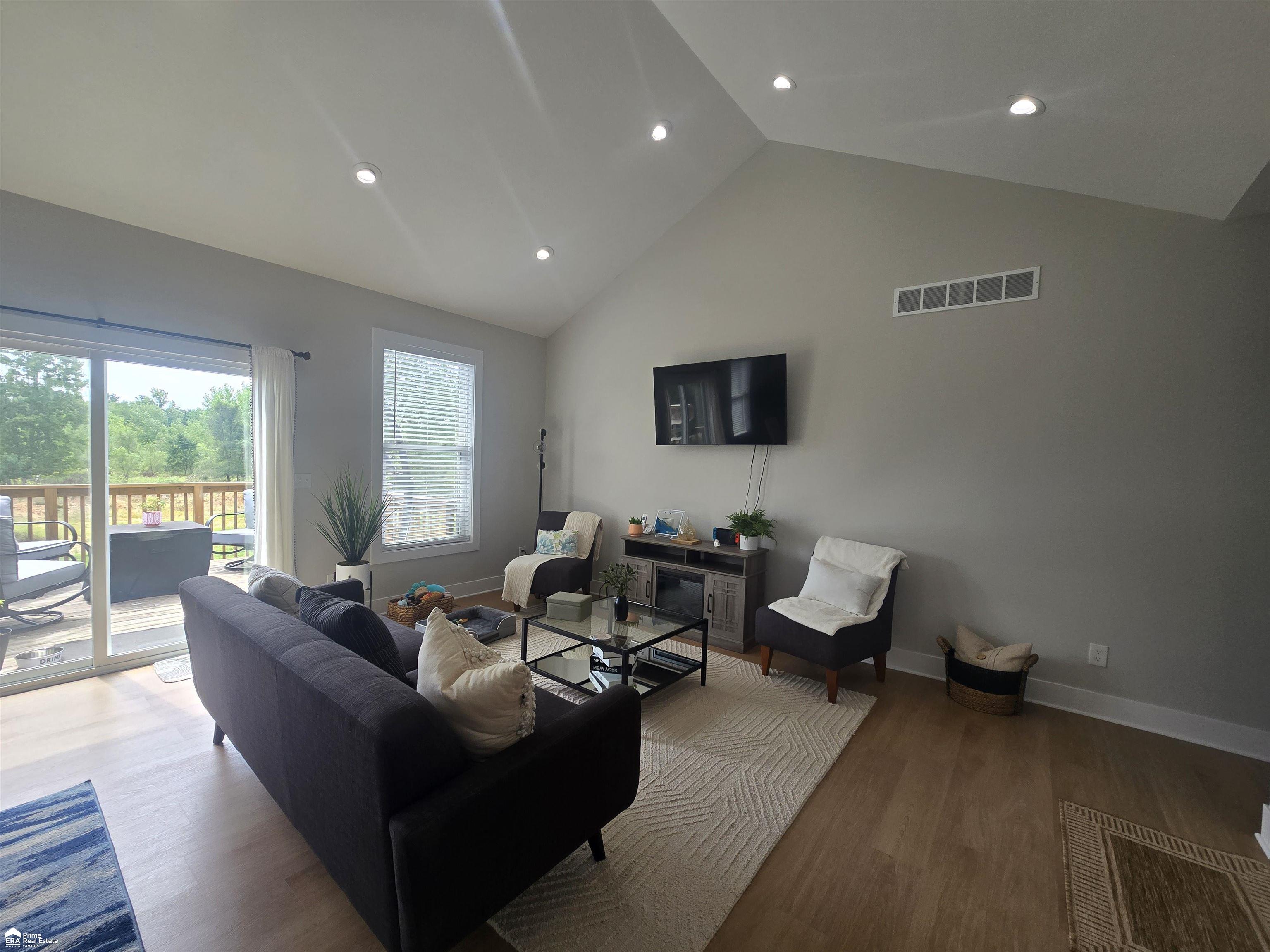4th image of 615 Pineview Dr, Belding, MI 48809 | MLS# 50219017